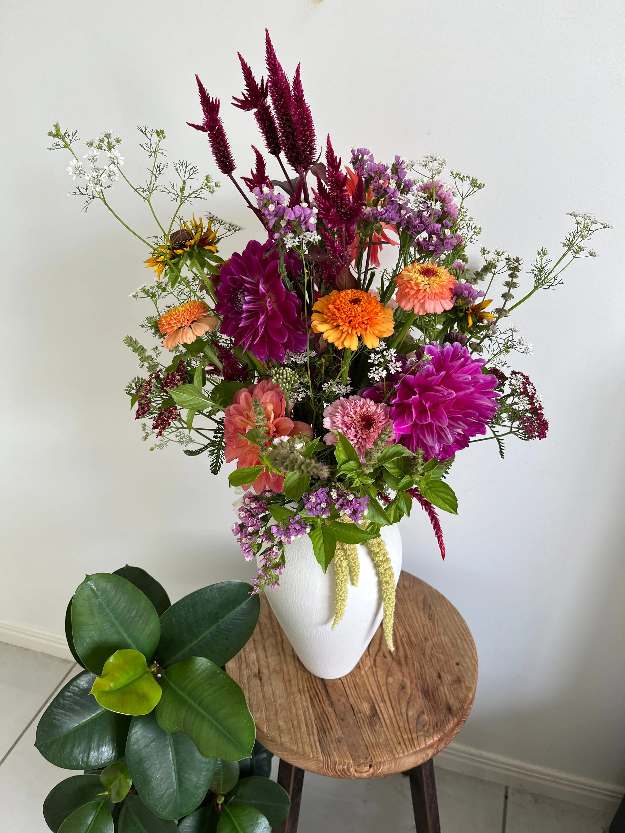 premium-flower-arrangement-in-XXL-vase.jpg