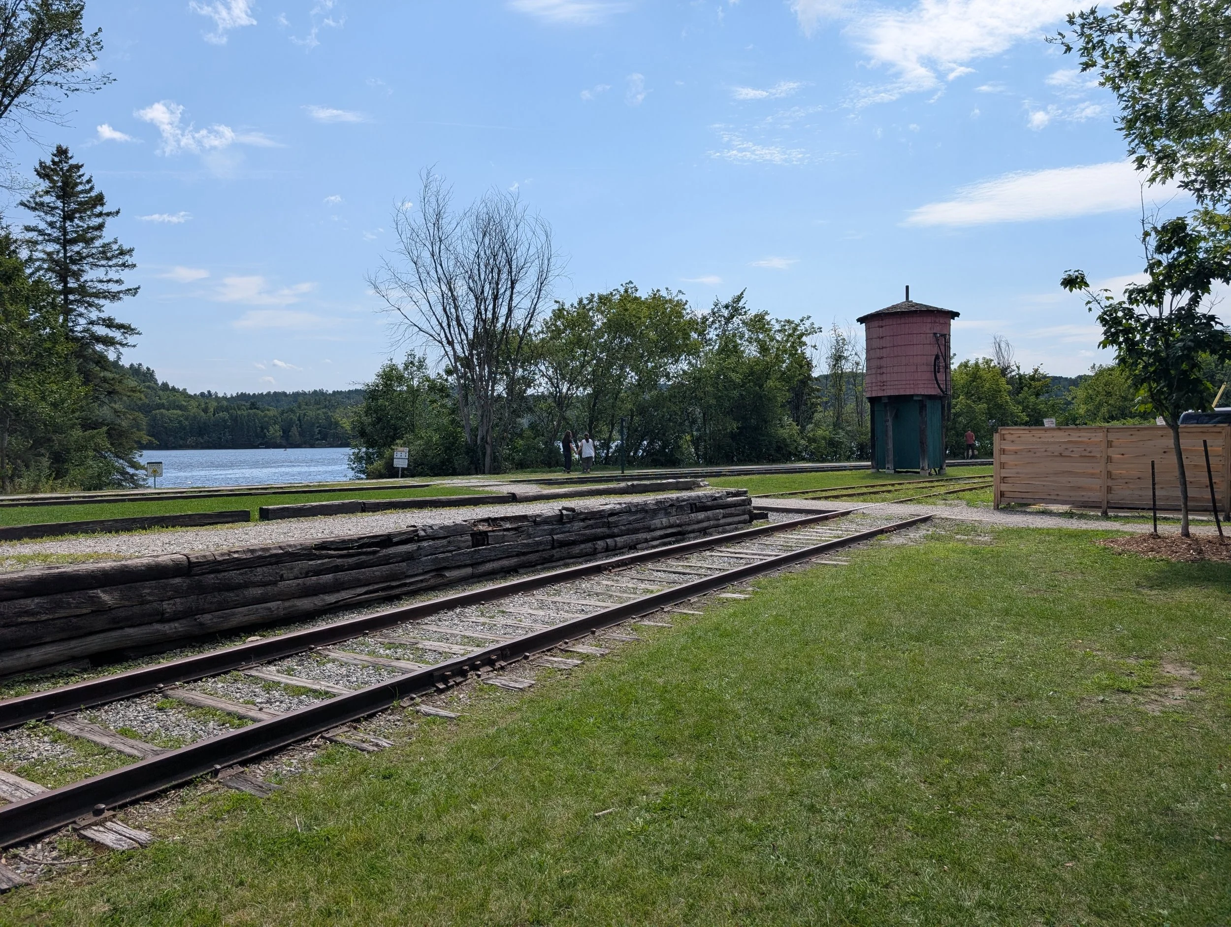 tracks.jpg