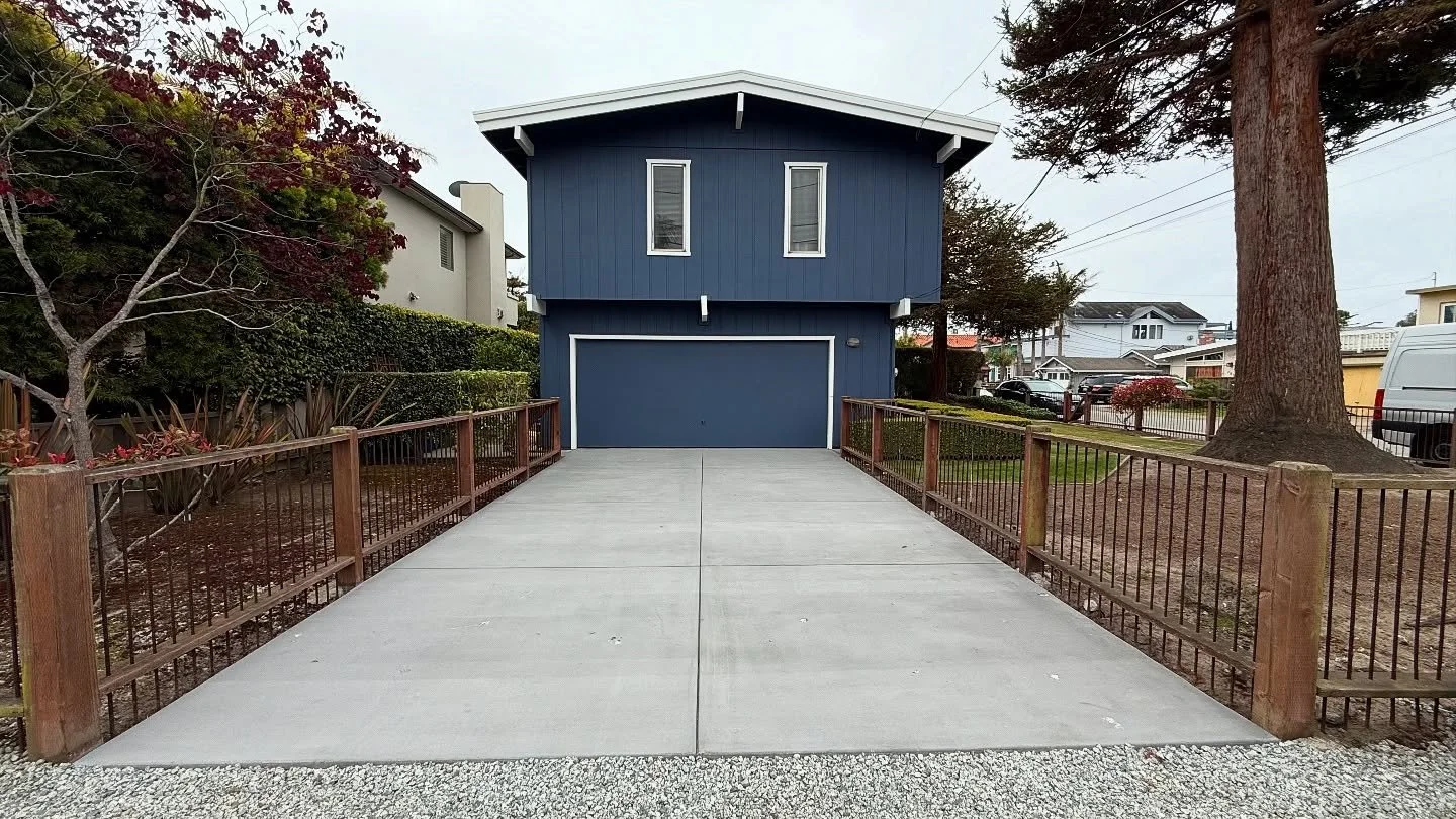 Fresh concrete and clean lines!
Just wrapped up this new driveway install in Capitola over by Pleasure Point&mdash;simple, modern, and built to last.

#DrivewayInstallation #ConcreteWork #CapitolaConstruction #PleasurePoint #CurbAppeal #CustomConcret