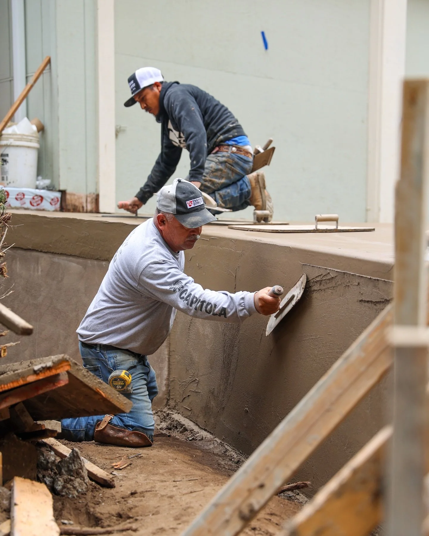 Happy Monday from the crew&mdash;kicking off the week strong and smooth with some finish work. Let&rsquo;s get it going! Have a great week! 

Are you ready to start your summer project? 
Call us today! 831-475-4499

#santacruz #capitola #aptos #watso