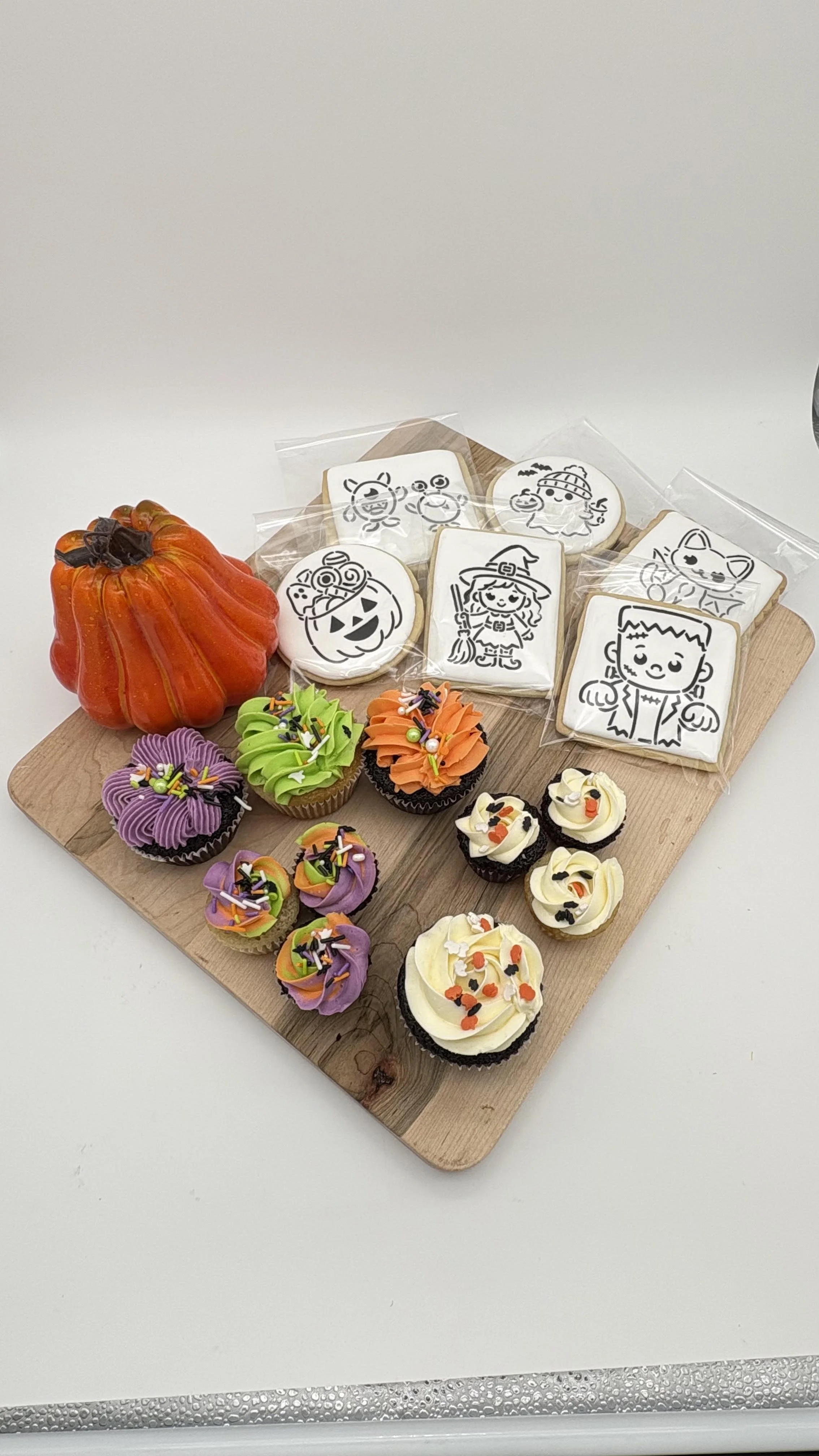 Halloween Mini Cupcakes - 12 pack (Cash at Pick-up)