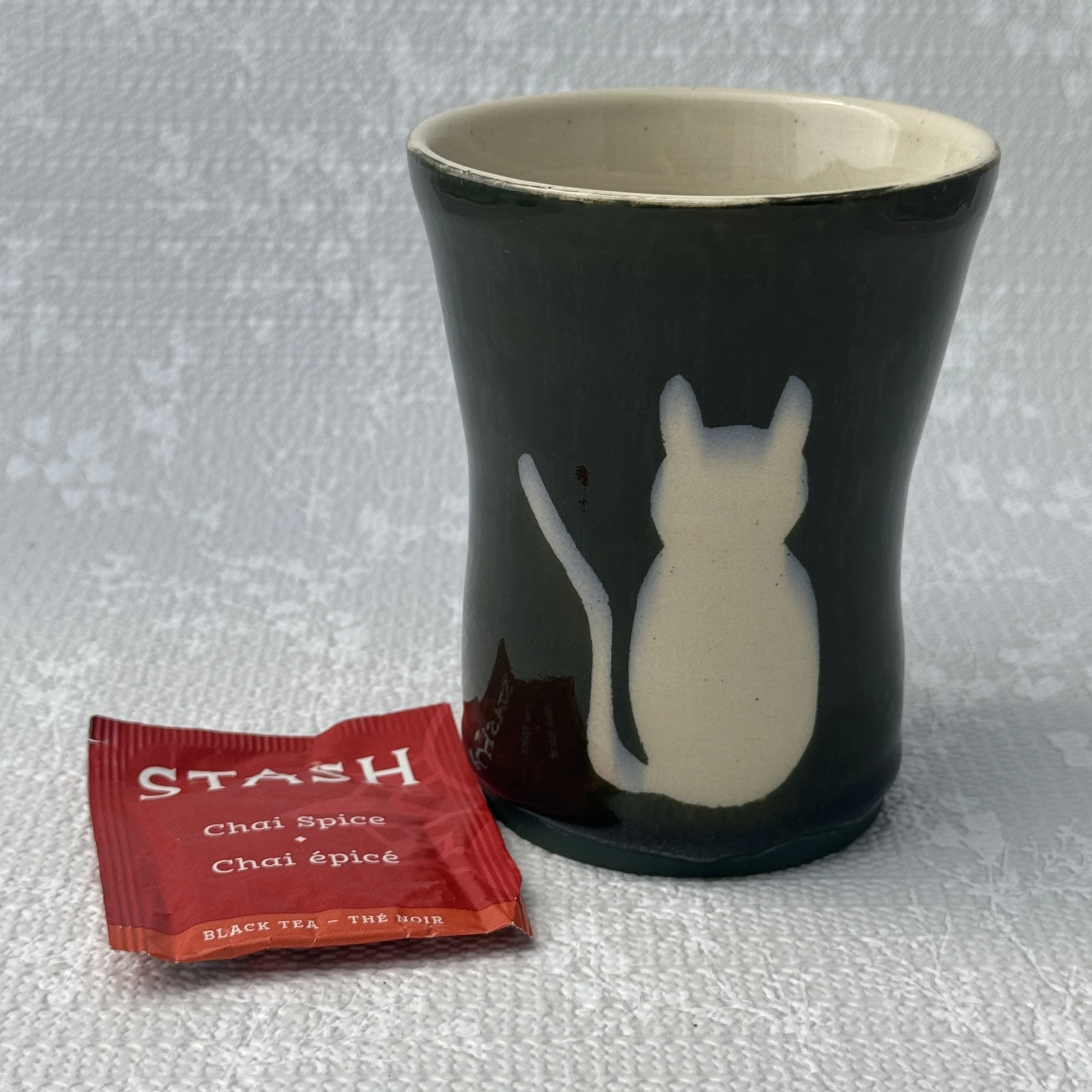tumbler_shadow-cats_with-teabag.jpg