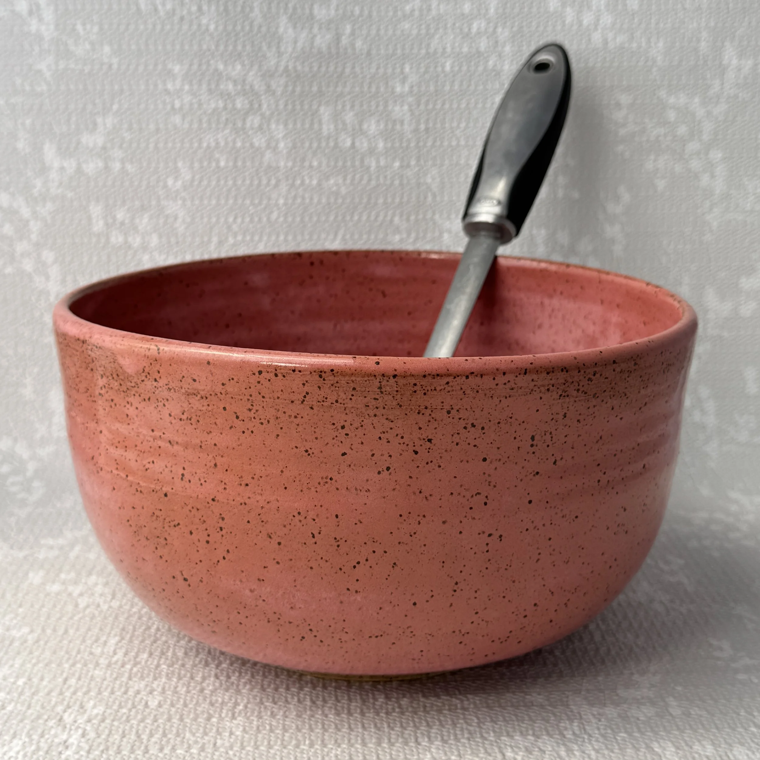 serving-bowl_raspberry-mist_with-utensil.jpg