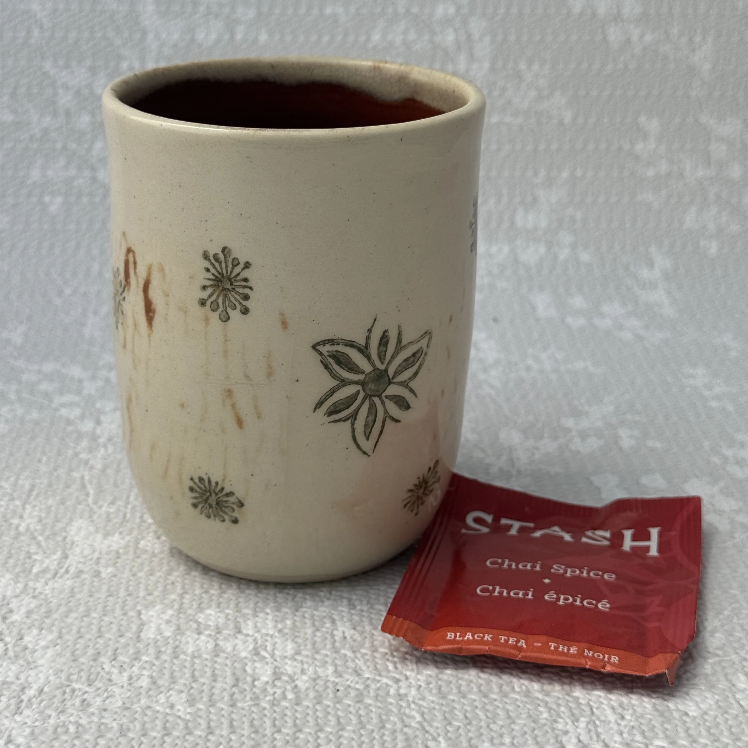 cup_flower-power_with-teabags.jpg
