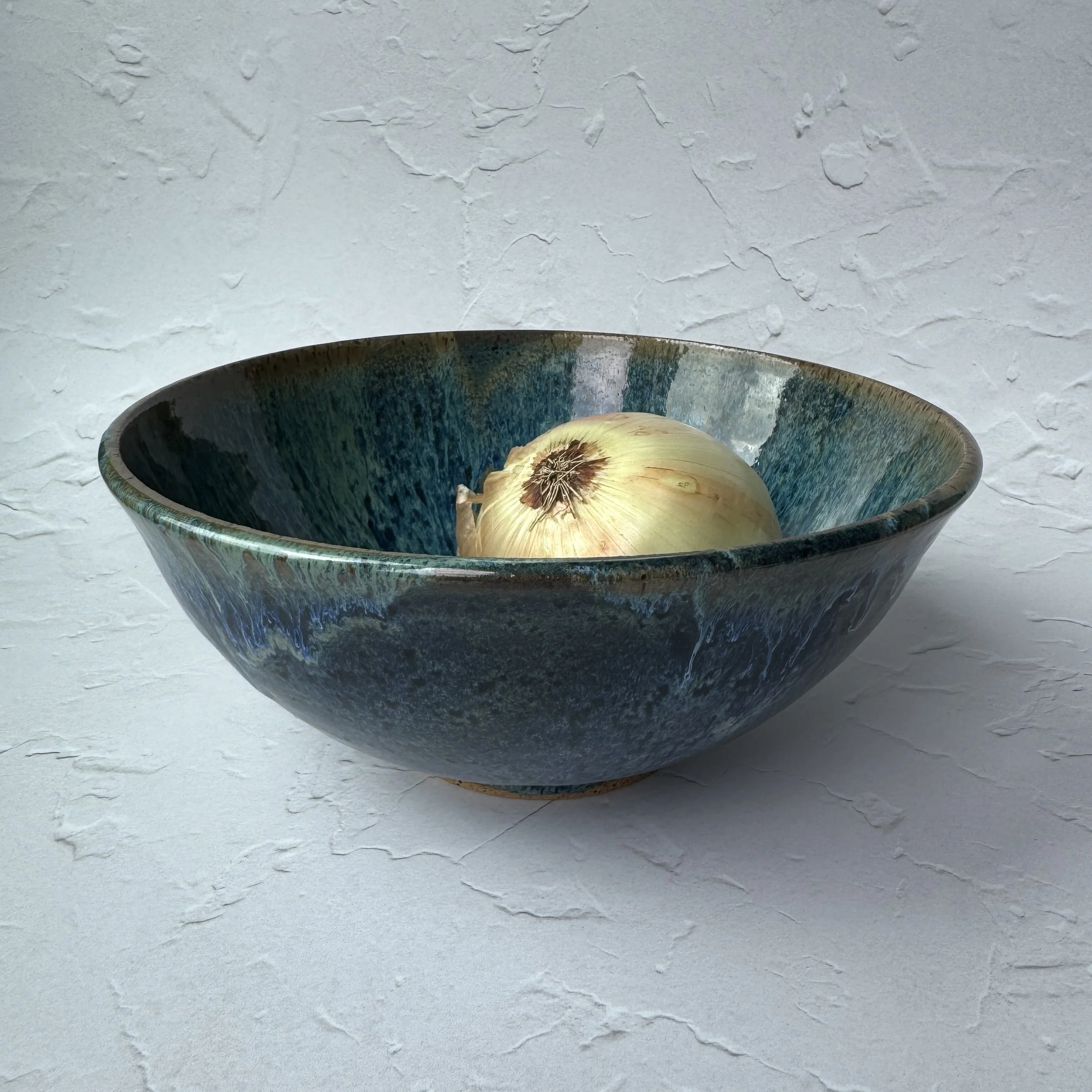 serving-bolw_peacock_with-onion-side.jpg