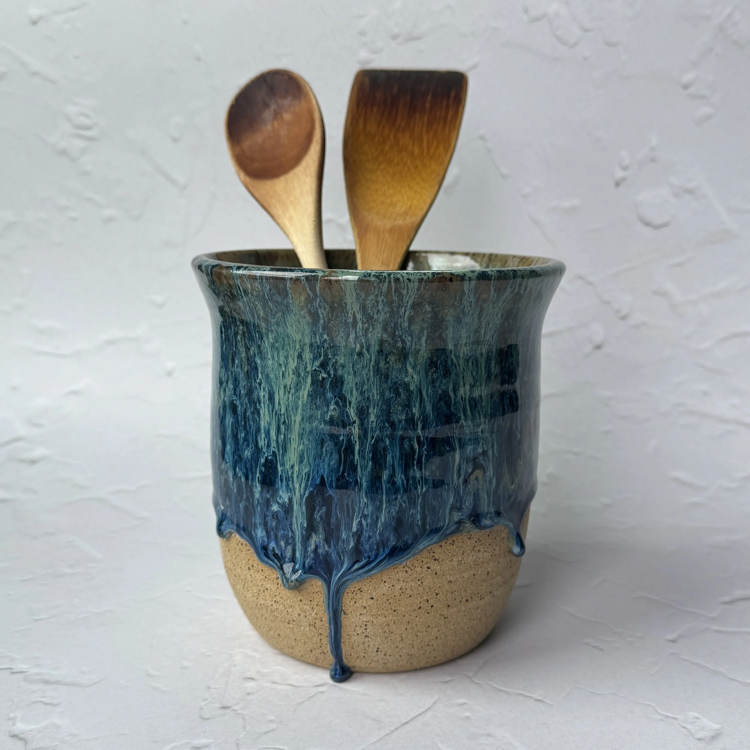 utensil-holder_peacock_with-utensils.jpg