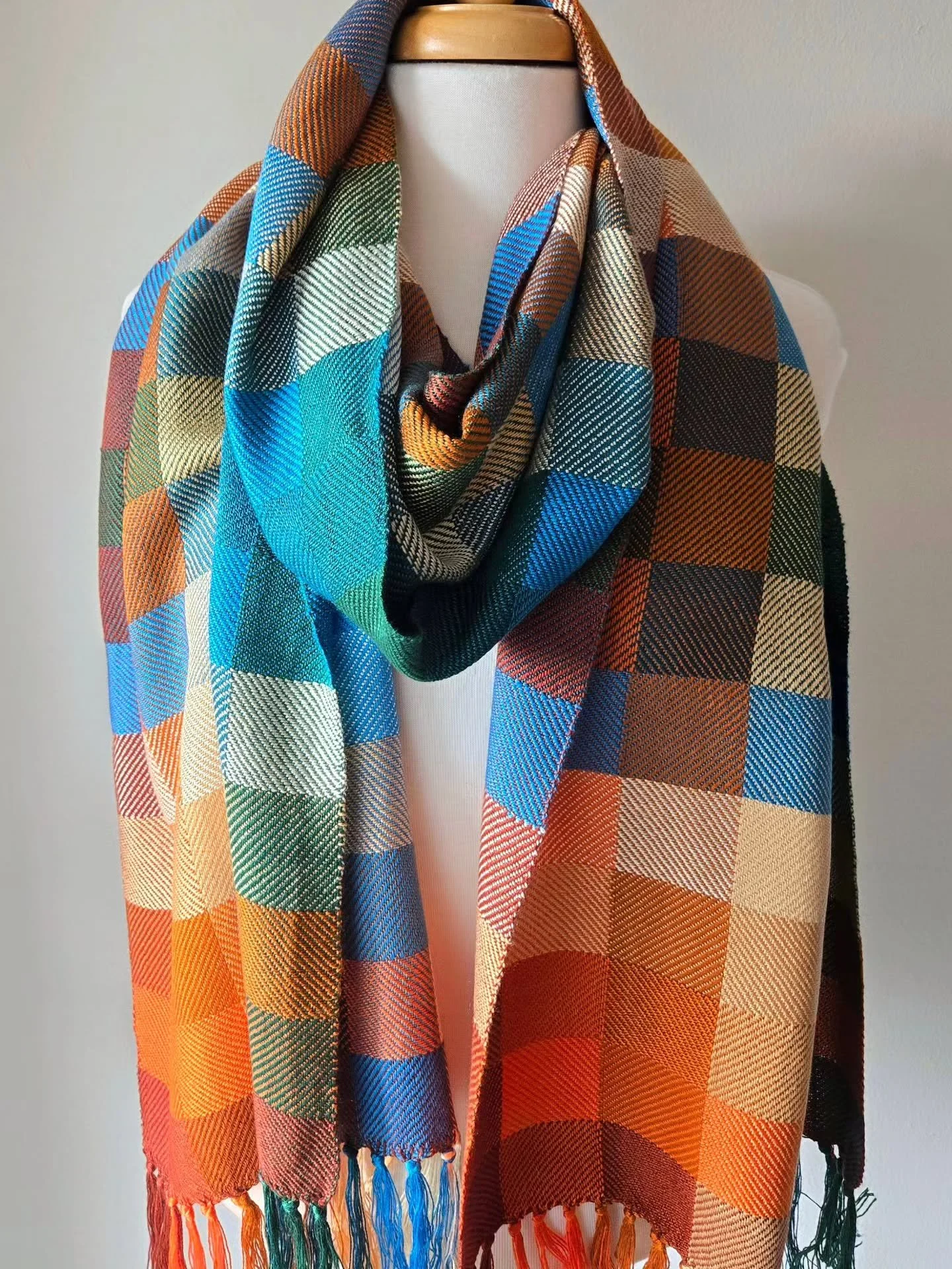 Finally have some good photos of the End Of Summer collection! Here is one of 4 from this collection: the twill even plaid! 

It's no surprise around here, if you have followed me for a while I LOVE a good bold contrasting color combo. Recently I hav