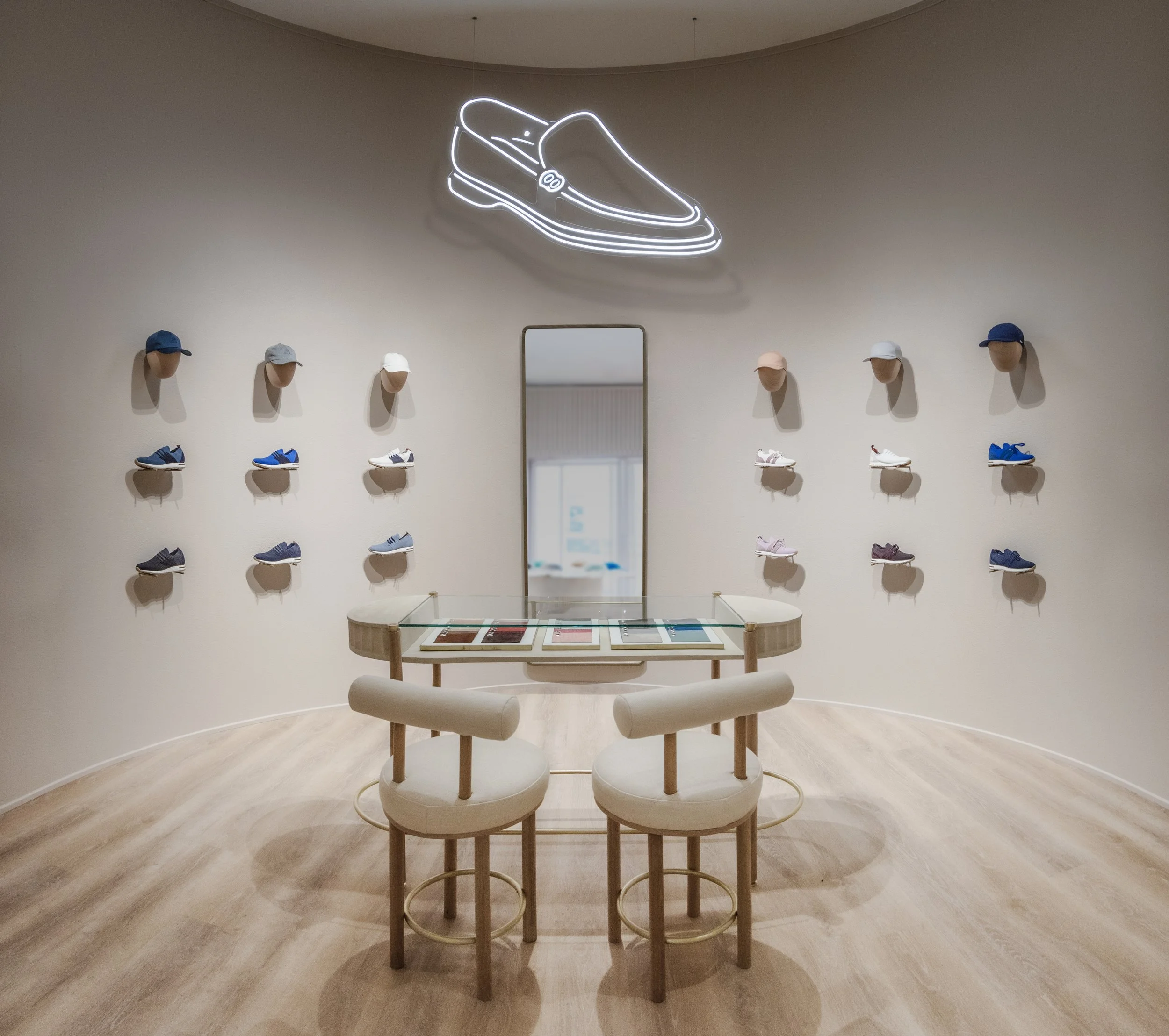 LP_ShoePopUp_MTO-Room.jpg