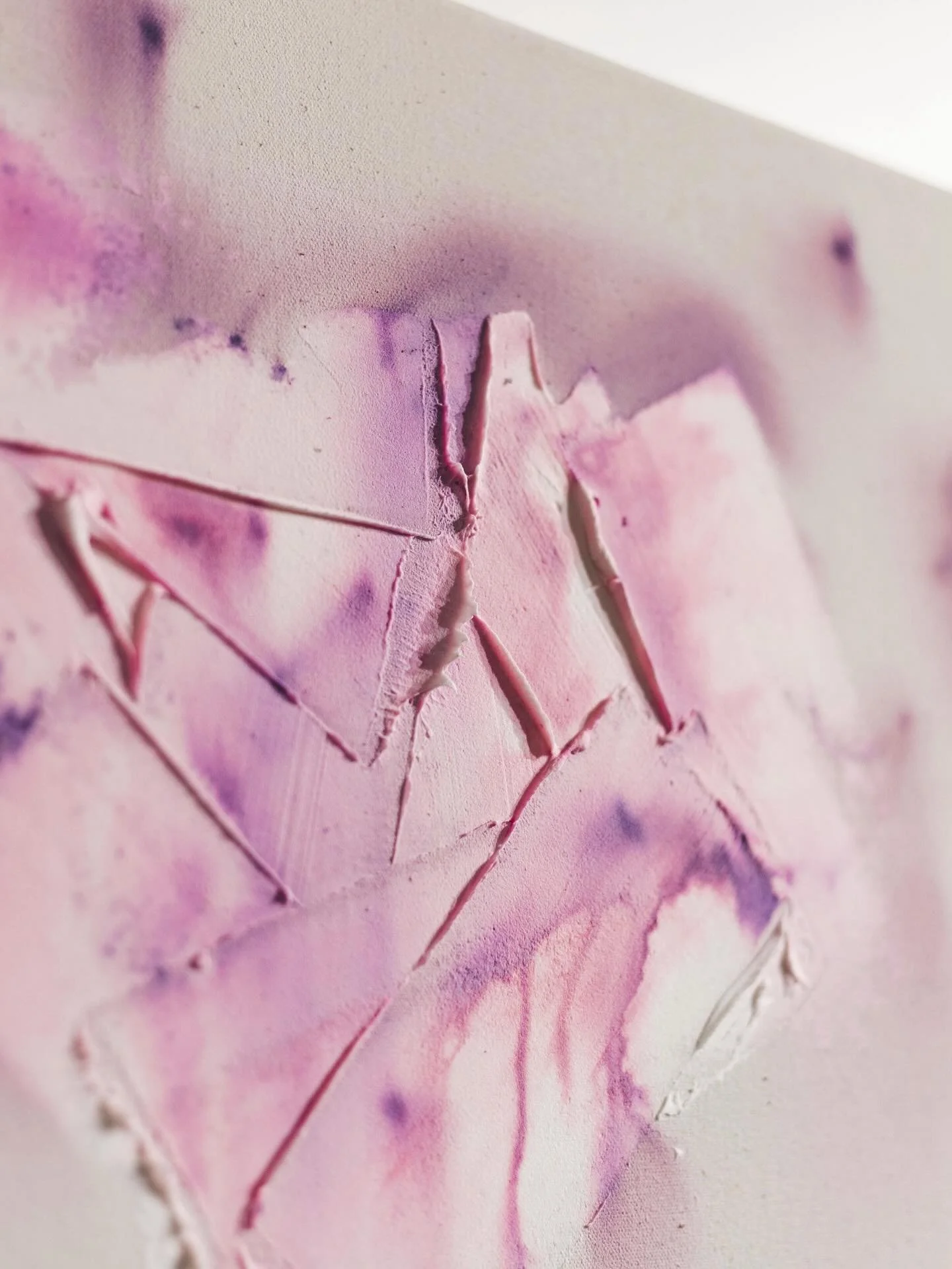 Take a closer look.... 🧐

This month our exhibitions are full of texture: bold brush strokes, soft silks and 

On now until 

Image 1: Lance Kerr
Image 2: Makyla Curtis
Image 3: Jessica Hazel

Images by @eli_cliche