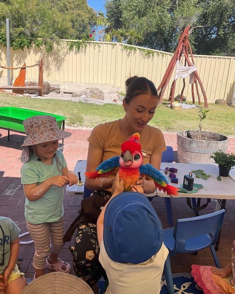 We are loving this weather! We are outside, exploring and playing in our natural environment at TBC this week! ☀️🍃💧 🦜