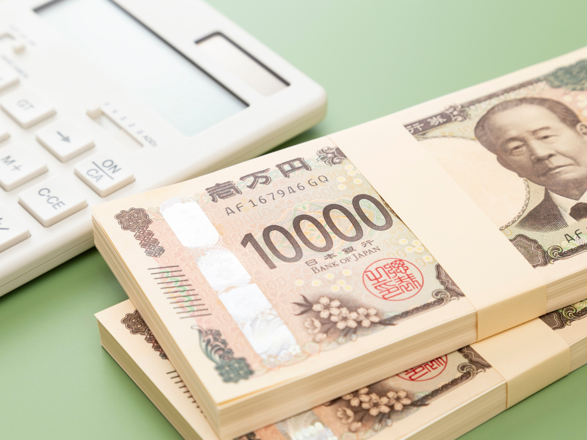 百万円札と日本円紙幣と calculator