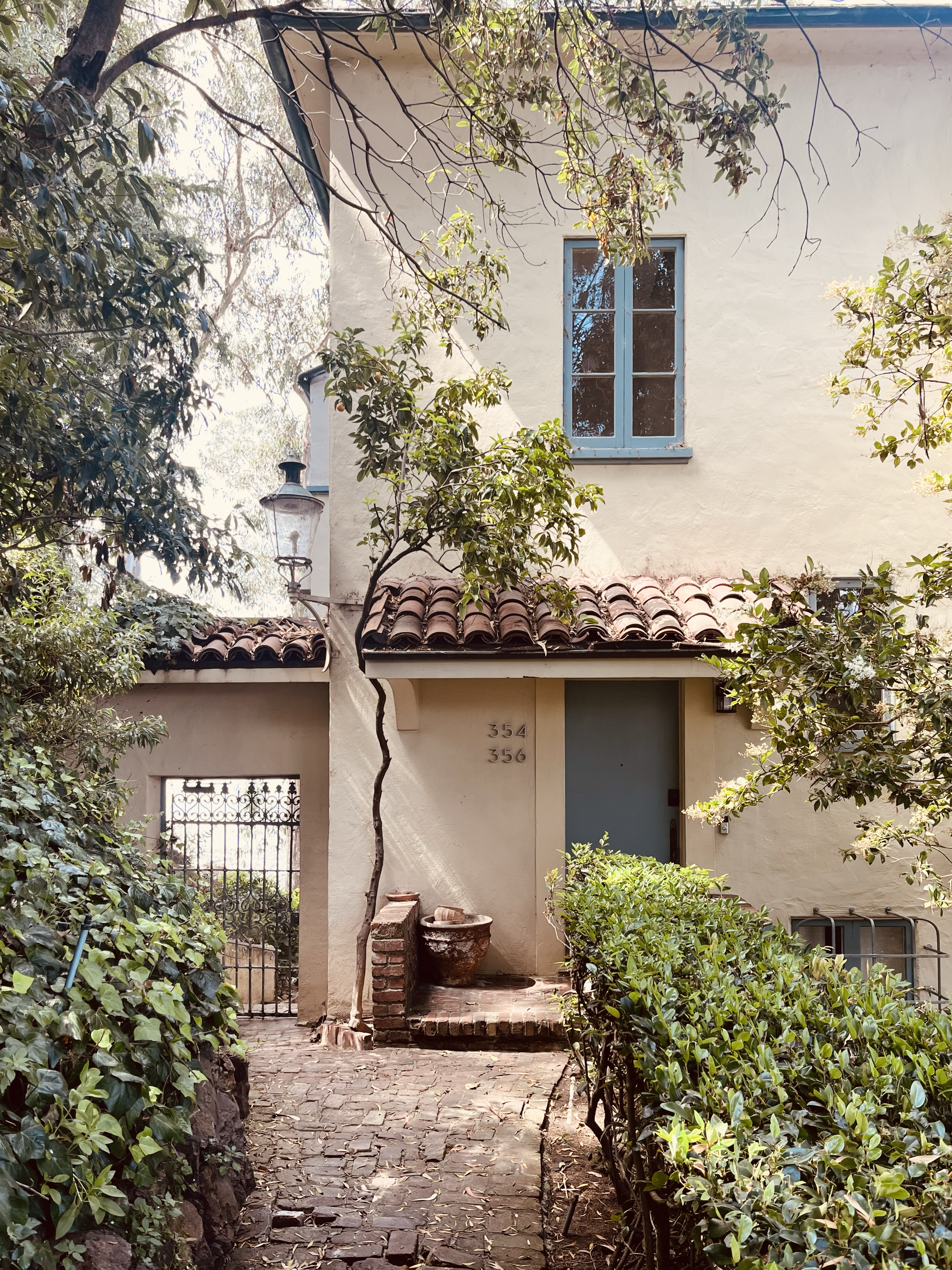 Italian-Style Rustic Building.png