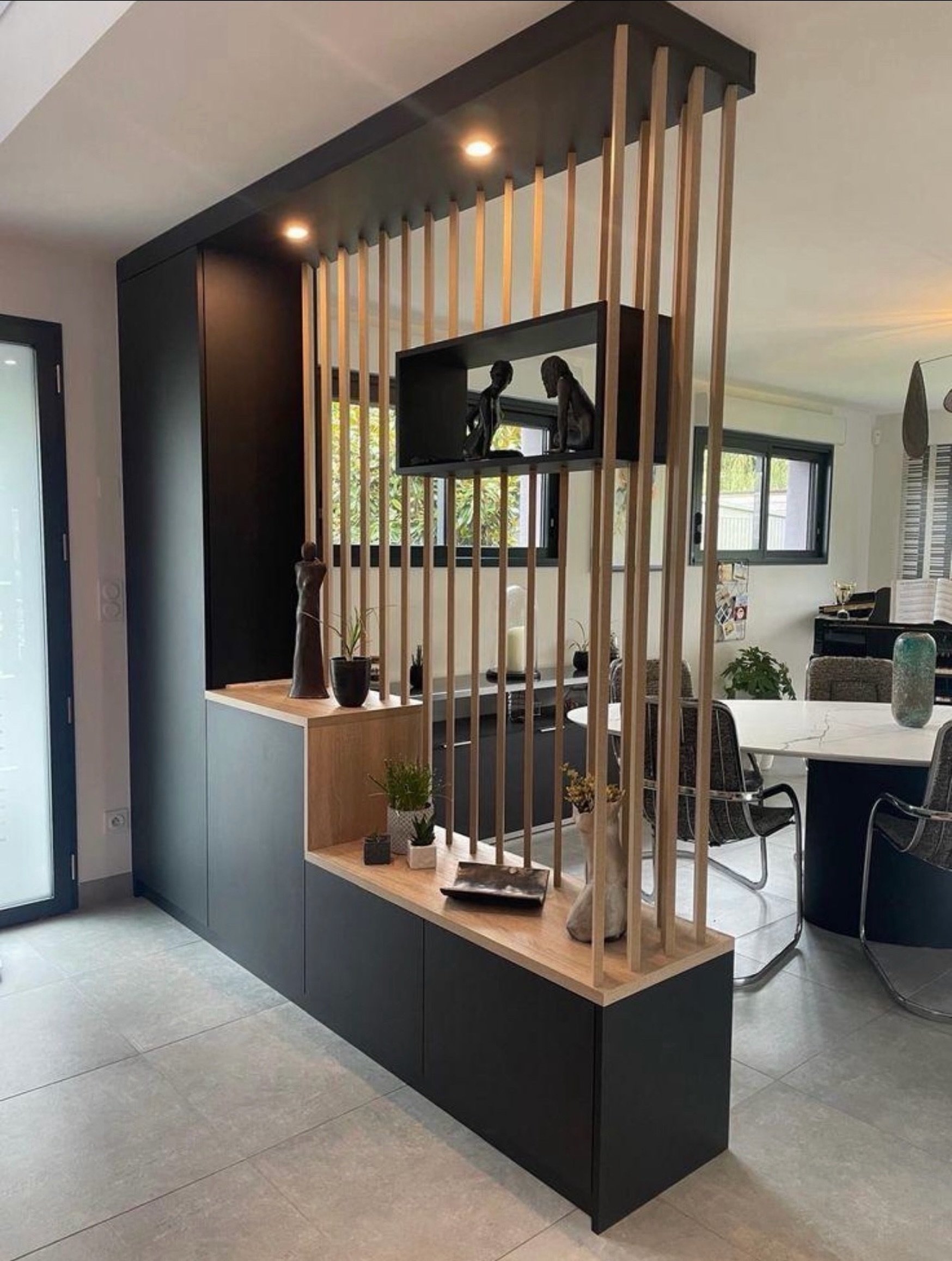 A clean home is more than something that looks good, it changes how you feel.

When your space is cluttered, your mind often feels cluttered too. Stress builds. Tasks pile up. It becomes harder to relax, focus, or simply enjoy being home.

A clean en
