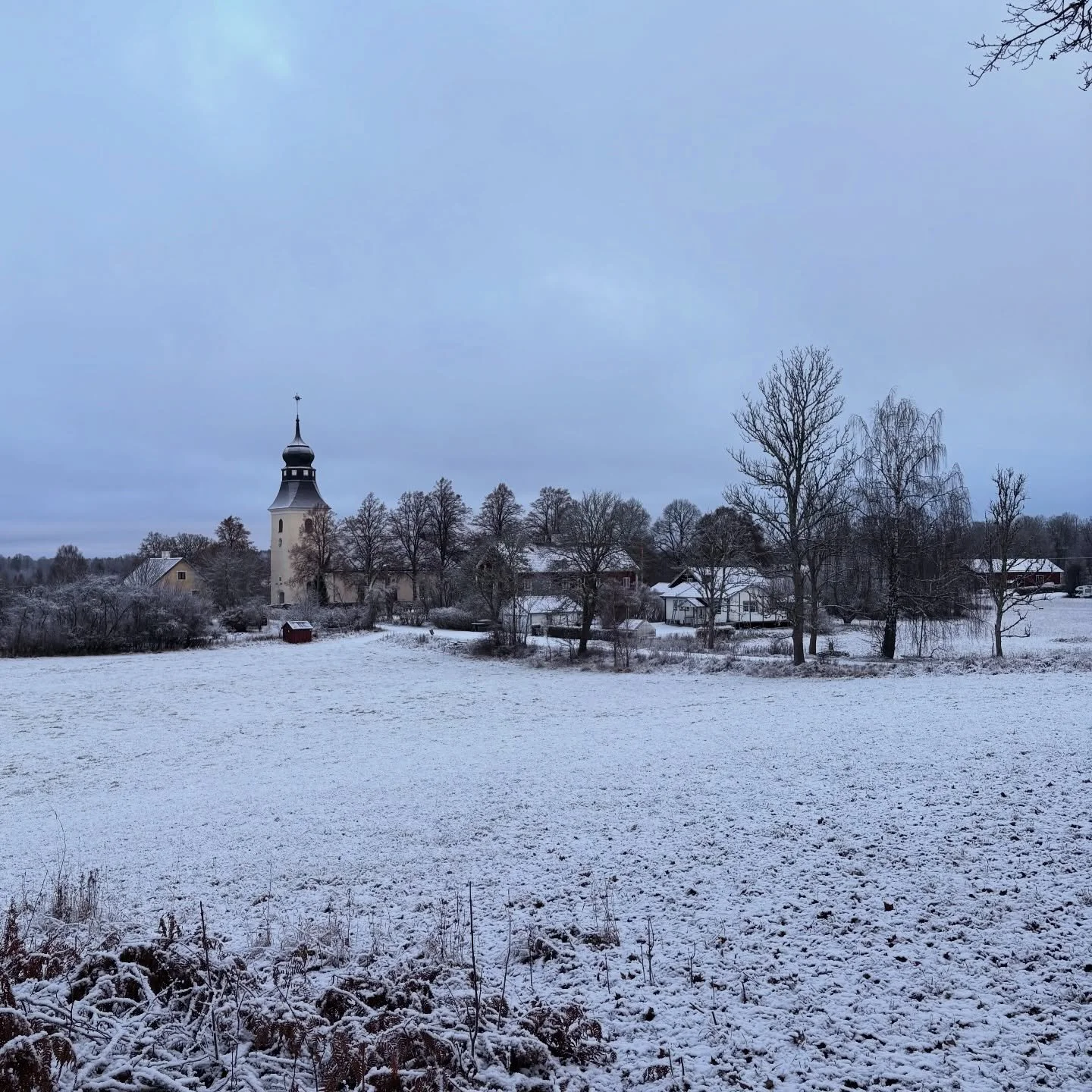 L&auml;ngtar du till v&aring;ren, eller njuter du av allt det vackra&hellip;? ❄️

#regnabedandbreakfast #visitsweden #visit&ouml;sterg&ouml;tland #bedandbreakfast #v&auml;rtenomv&auml;g