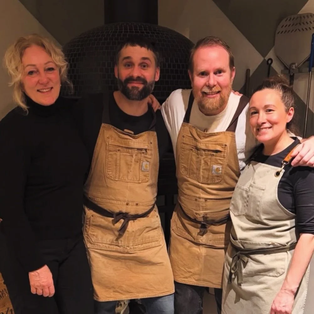 Genom att samarbeta st&auml;rker vi b&aring;de varandras verksamheter och hela bygden! 
&Auml;t p&aring; @_pizzamakarna_ och bo hos oss p&aring; @regna_bed_and_breakfast! 

Tillsammans  skapar vi attraktiva helhetsupplevelser som lockar fler att bes&