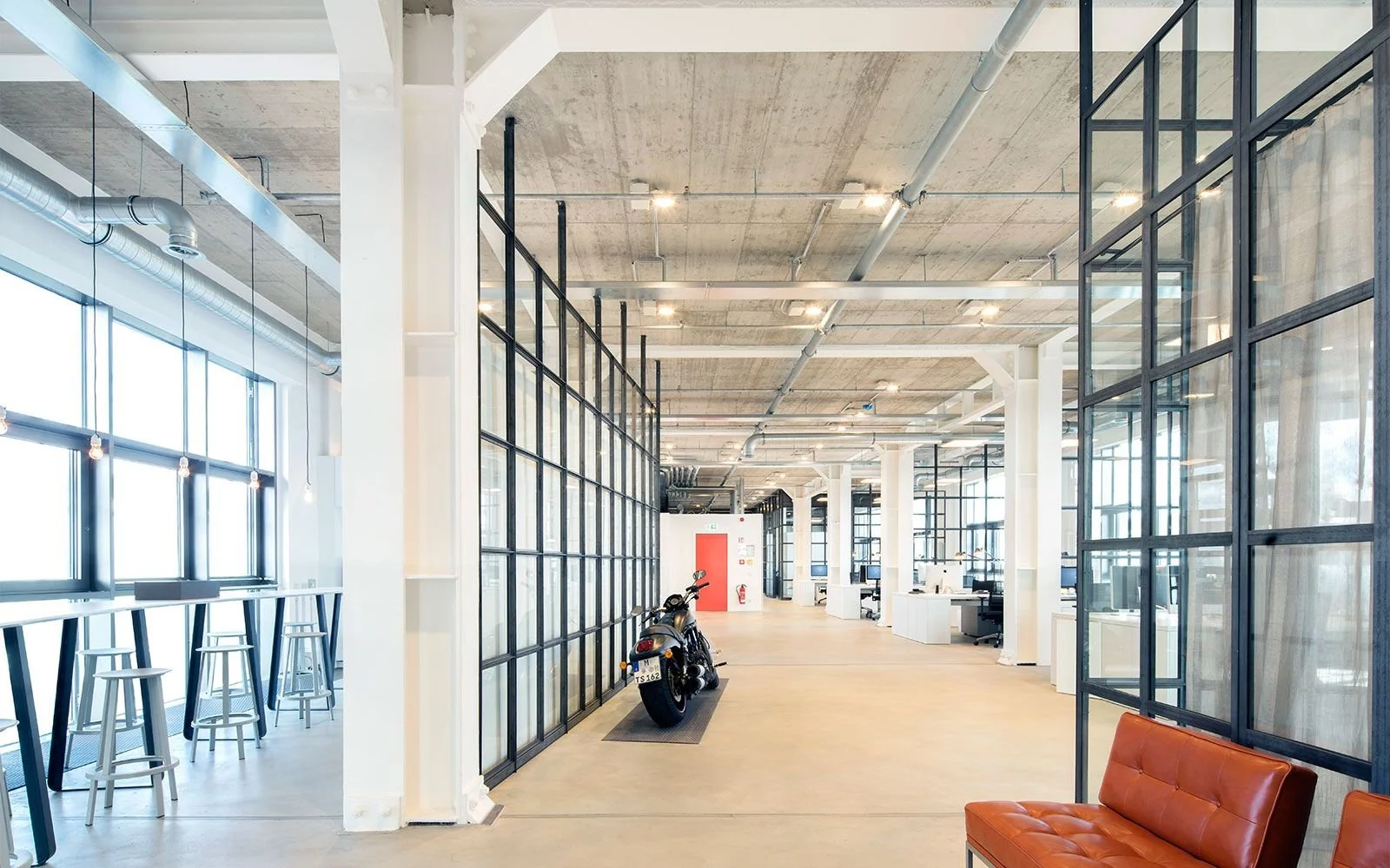 Ergonomi og belysning: Slik skaper du den perfekte kontorbelysningen