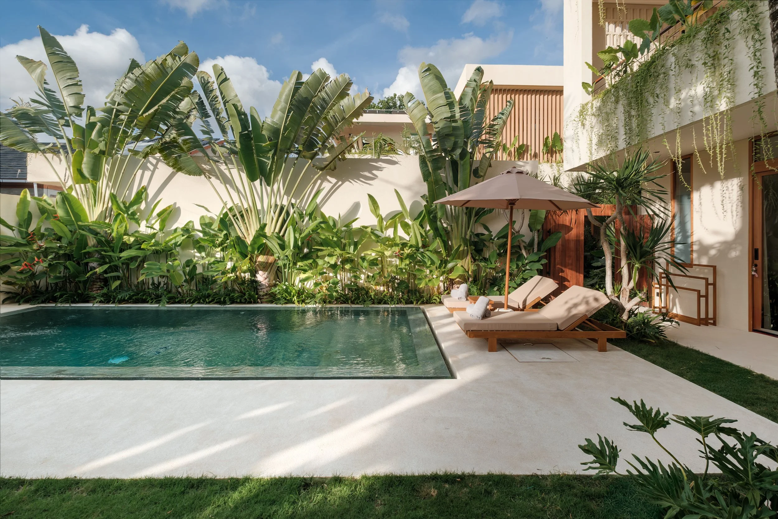 ManuVillas_Bali_02_MadePool (1).jpg