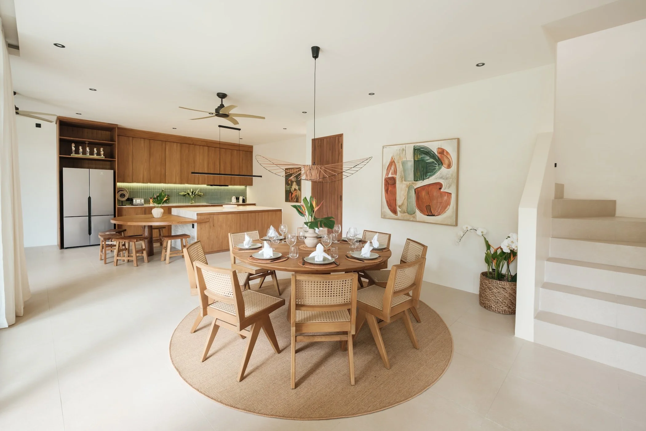ManuVillas_Bali_08_MadeKitchenDining.jpg