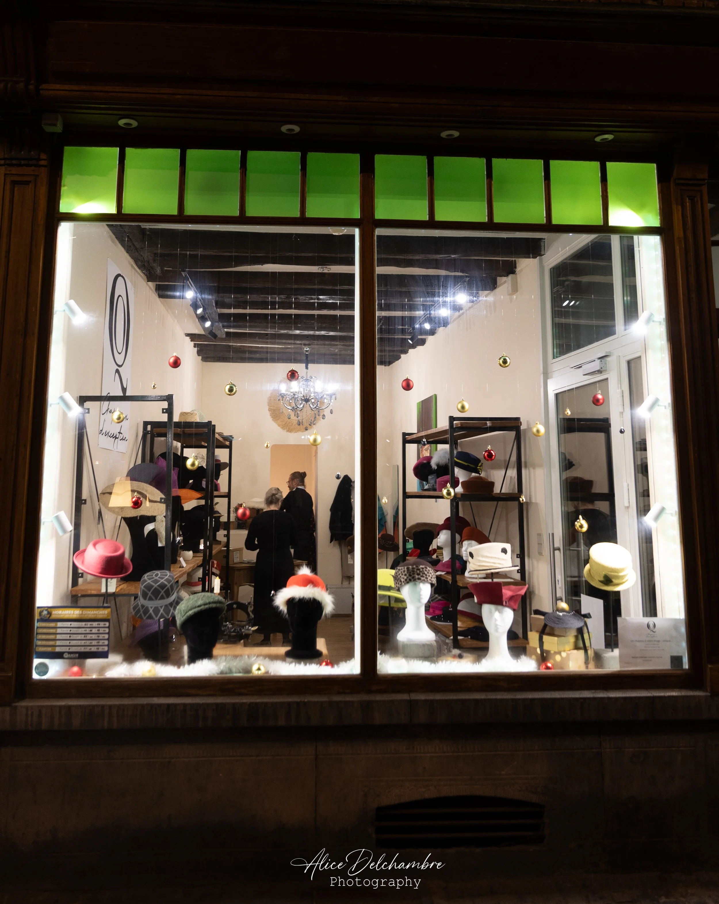 vitrine de Noël de la boutique de chapeau