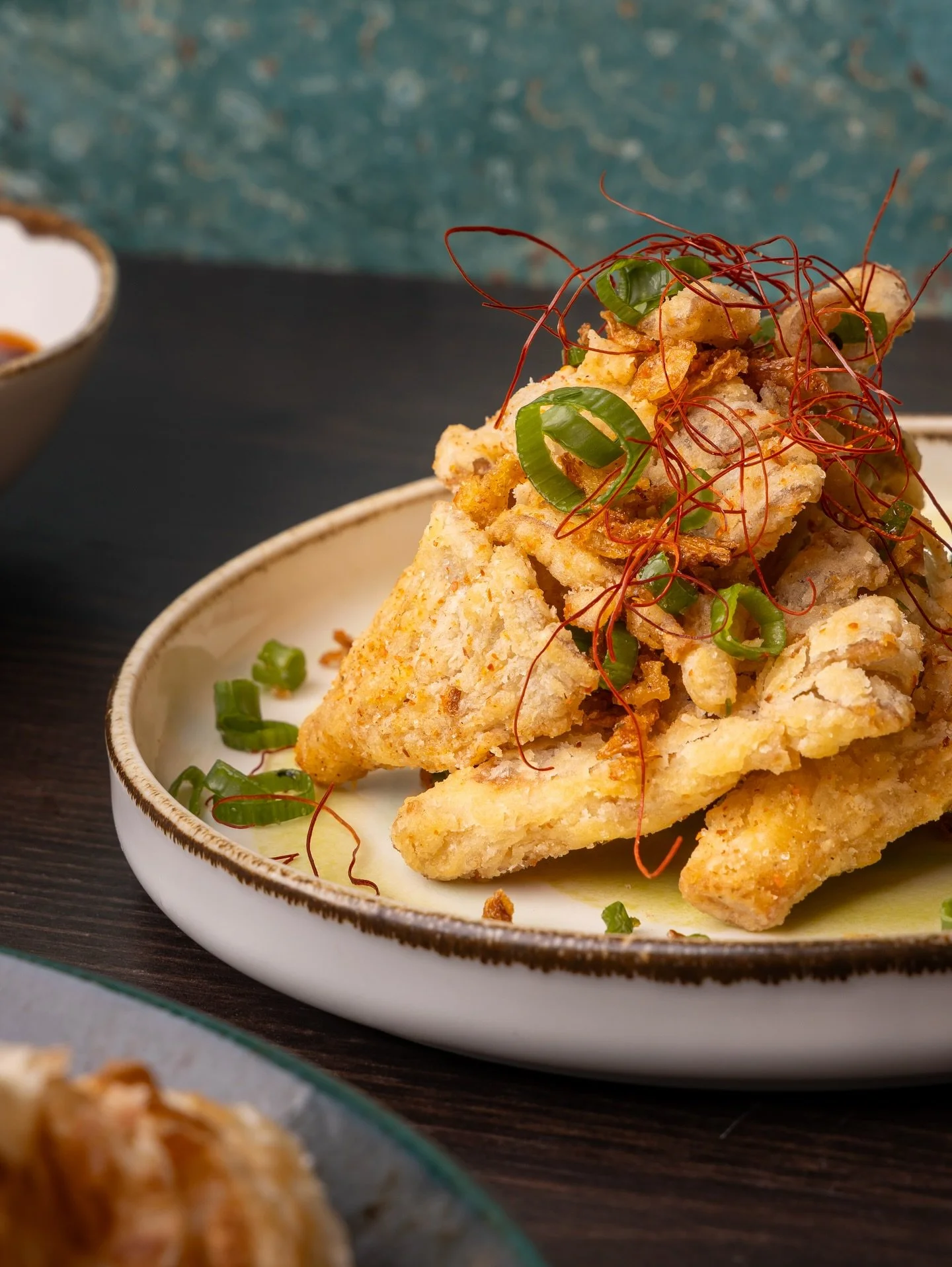 Our signature plates are the heart of the table, from crispy sea bass to kung pao chicken and fragrant noodle dishes, we have something to bring everyone together. 🥢🫶🏼

#niuko #halal #panasian