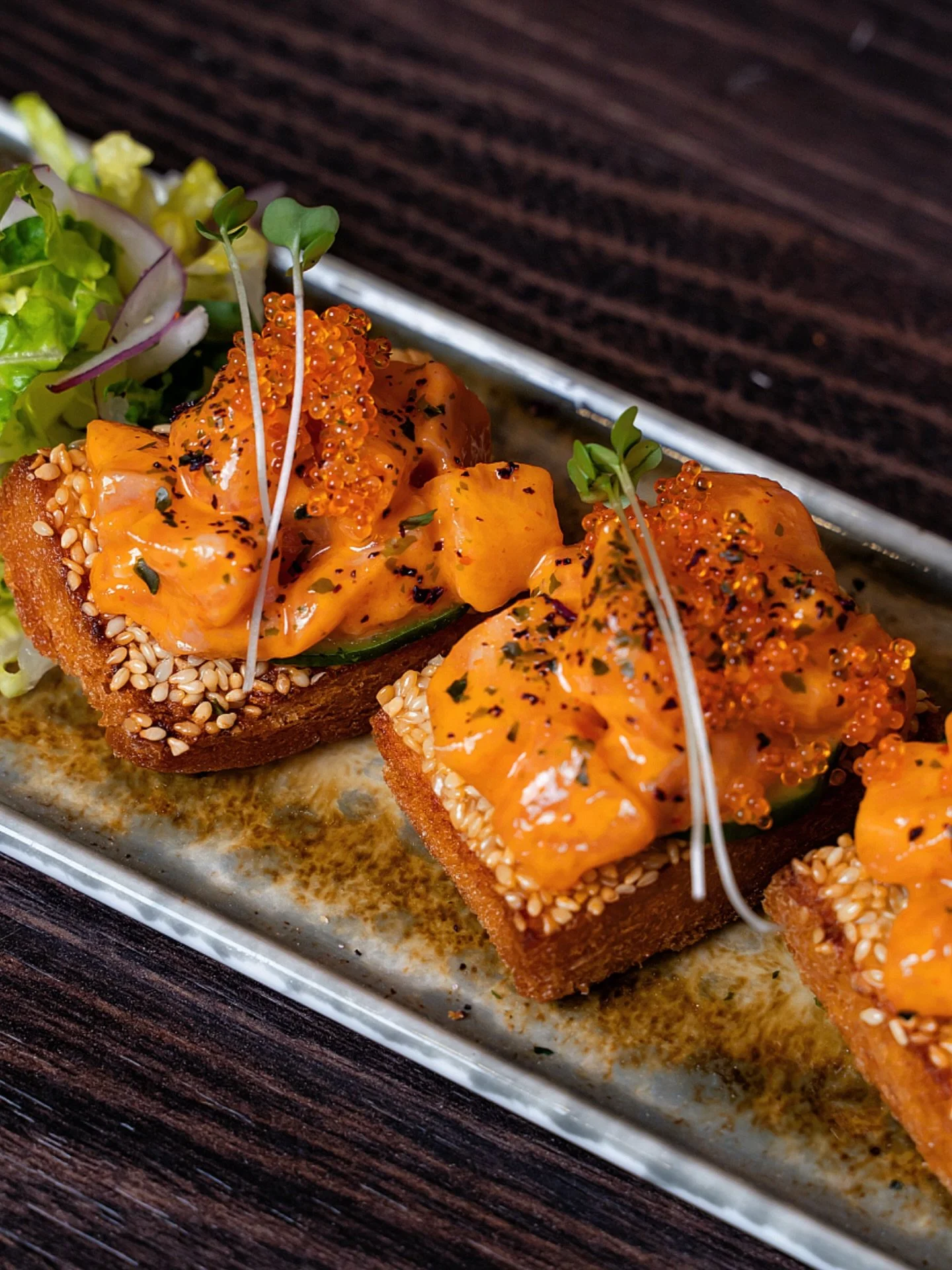 ❤️ The perfect blend of flavours = salmon &amp; prawn toast, topped with roe. ❤️

#roe #salmon #prawn #niuko