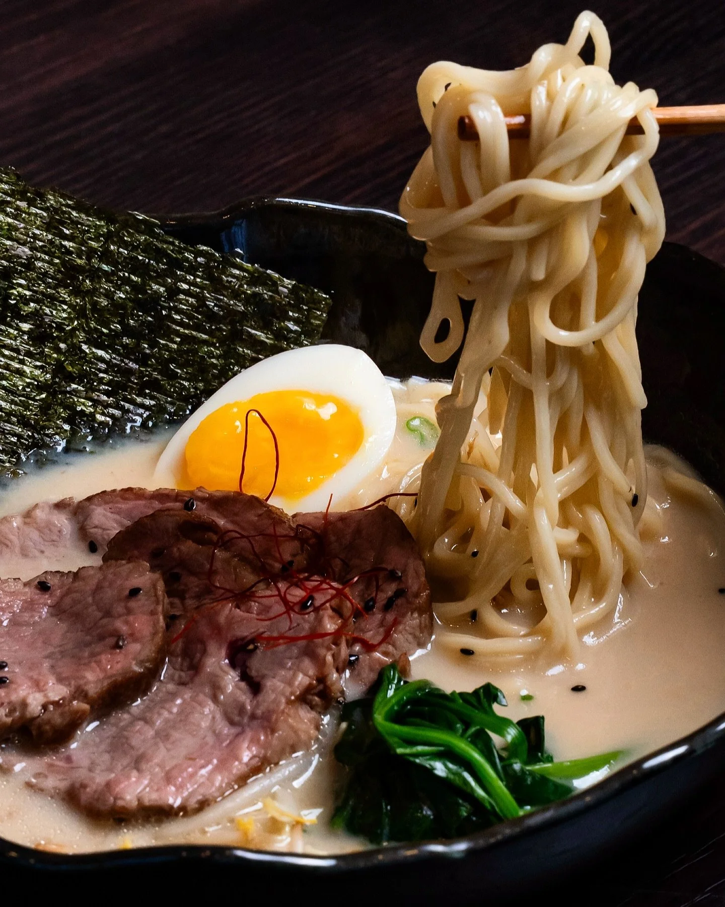 Comforting broth, al dente ramen noodles, strips of tender beef and a soft-boiled egg 🥚🍜✨ Our ramen is the perfect winter warmer! 🥢

#niuko #ramen #noodles #londonrestaurant #halal