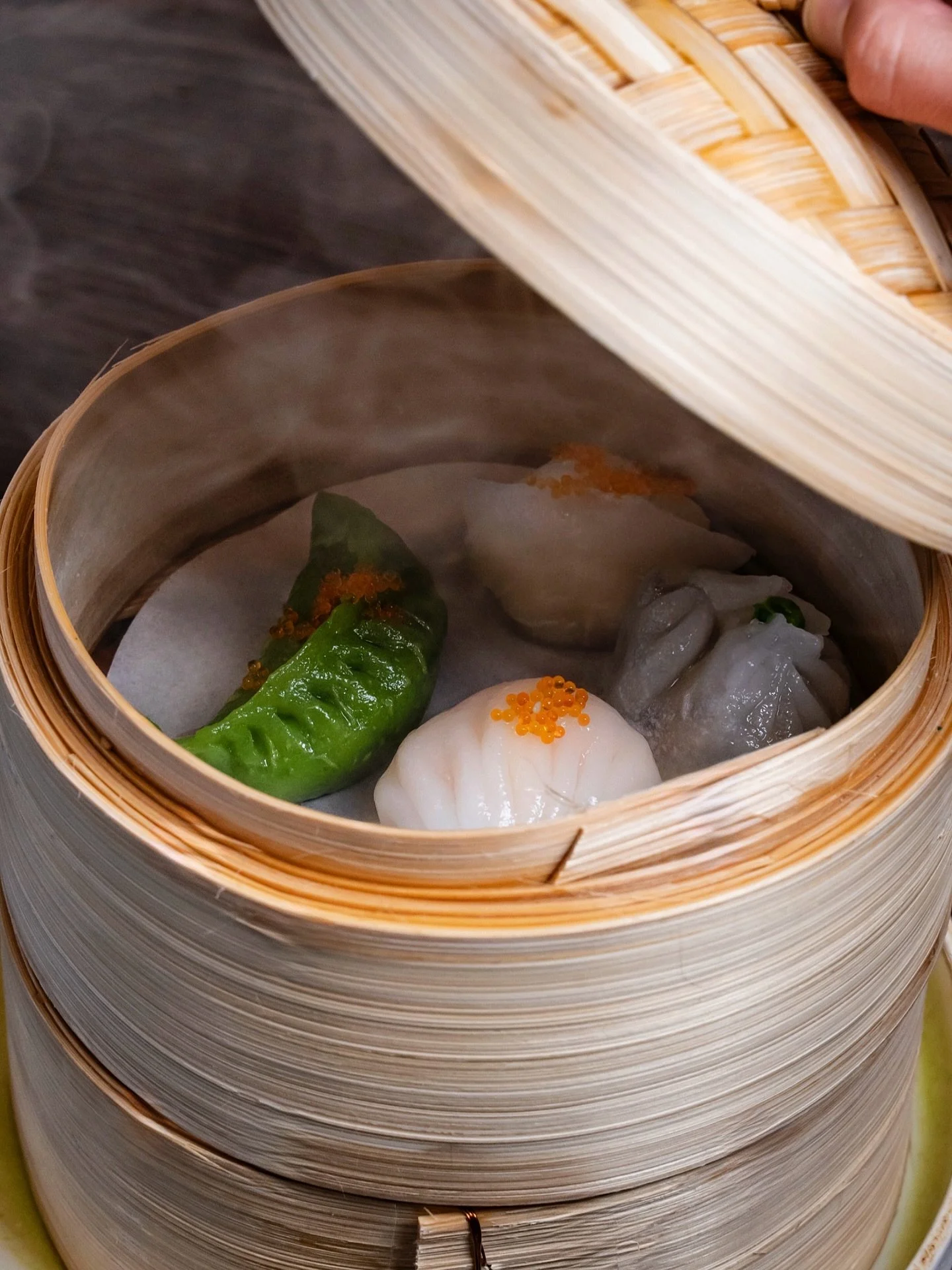 Warm up your evenings with baskets of our heavenly dim sum! Steamed to perfection, packed with flavour &amp; 100% halal.🥢🥟

#dimsum #dumplings #dumpling #niuko #halal