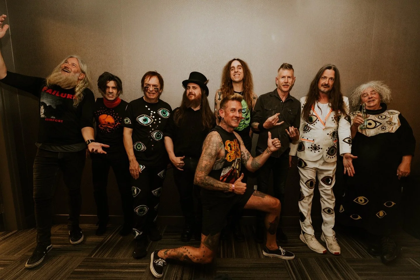 What happens in vegas, stays on the internet... that's the saying right?

Had a great night in Vegas with @melvinsdotcom thanks to @flatwoundsny for opening the show! See you all at @sicknewworld today!

📸 @gentlegiantdigital