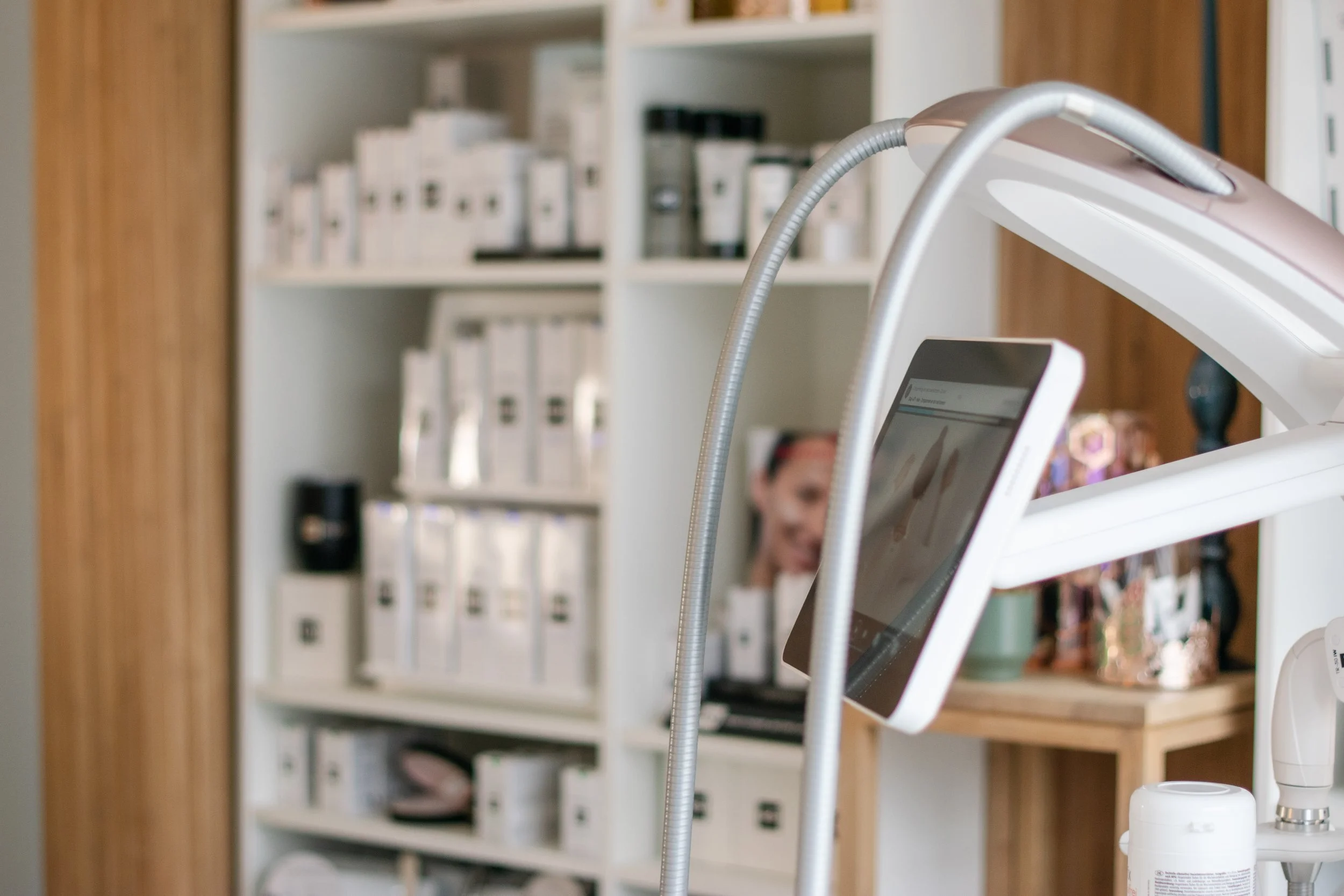 Een close-up van een elektronisch apparaat in een beauty salon - LPG