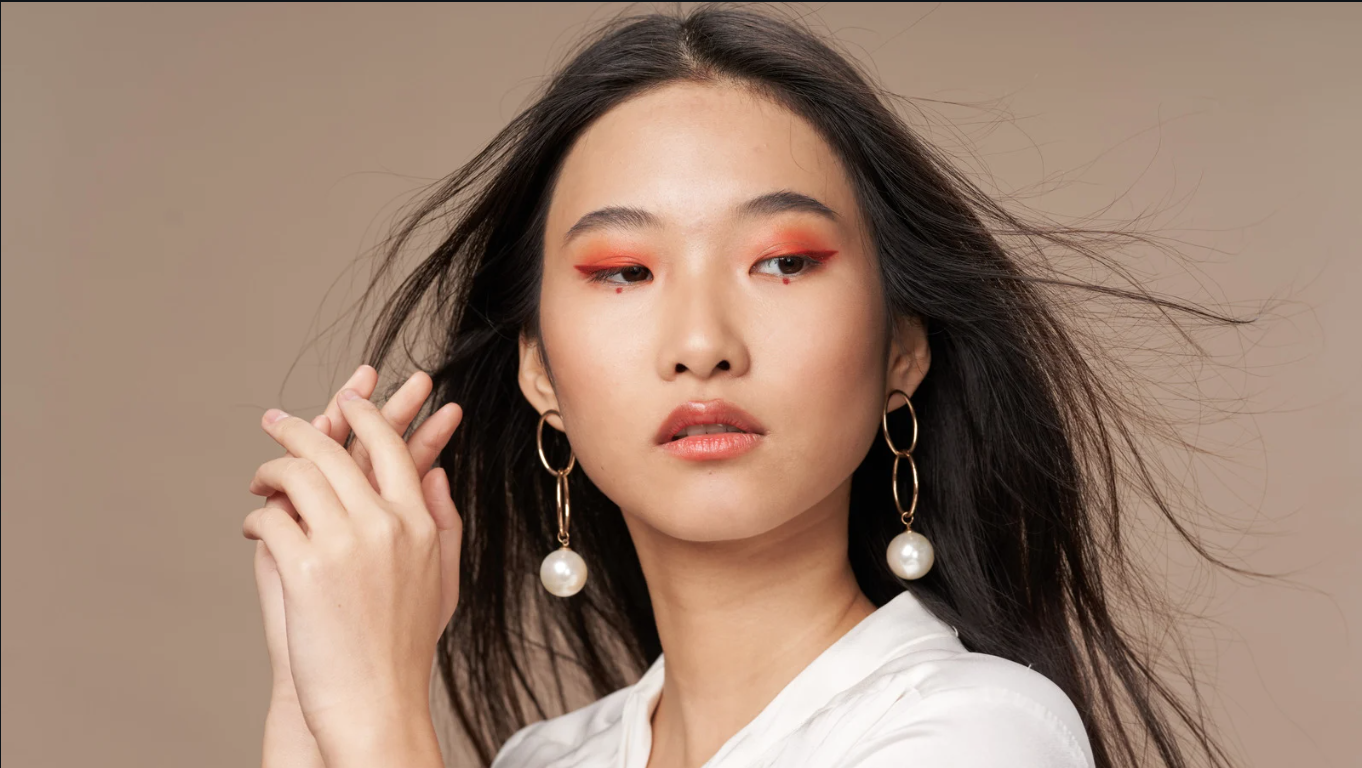 The Sparkle in the Slump: Why Luxury Jewelry is the Fashion World's Brightest Spot Moving Into 2026