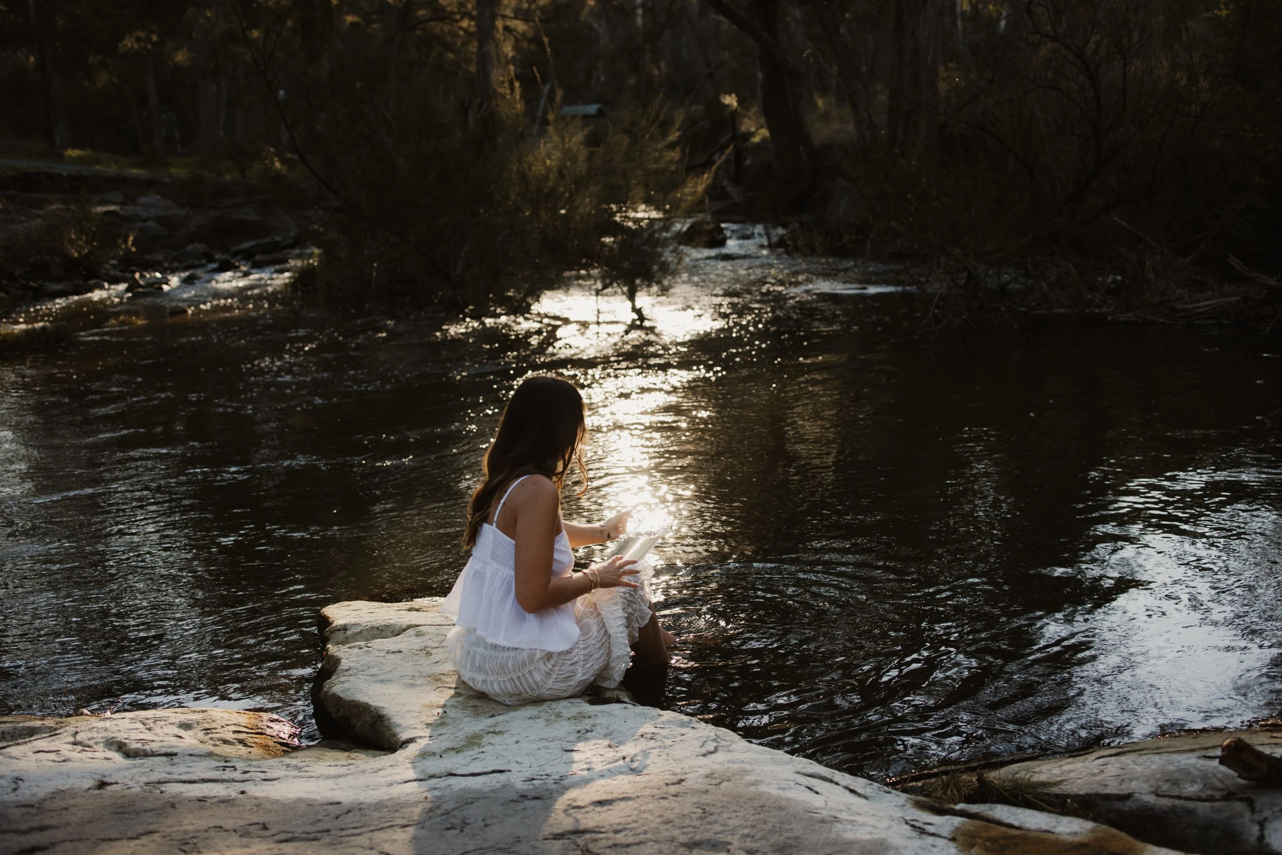 Calming environment for hypnosis, QHHT Past Life Regression, Psychotherapy and personal transformation.