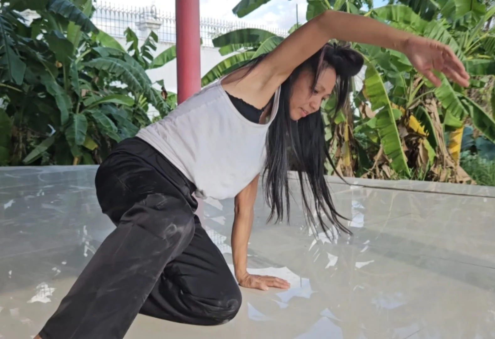 Intuitive-dance-asian-woman-ritual-somatic-arts-natural-environment-cambodia-kampot-phnompenh-east-asia-france-paris