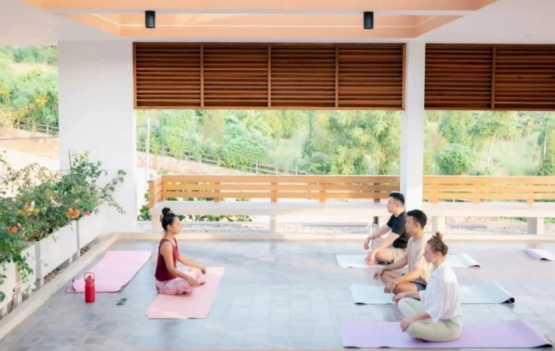 hatha-yoga-class-breathing-meditation-natural-hotel-resort-cambodia-kampot-phnompenh-south-east-asia-france-paris-province