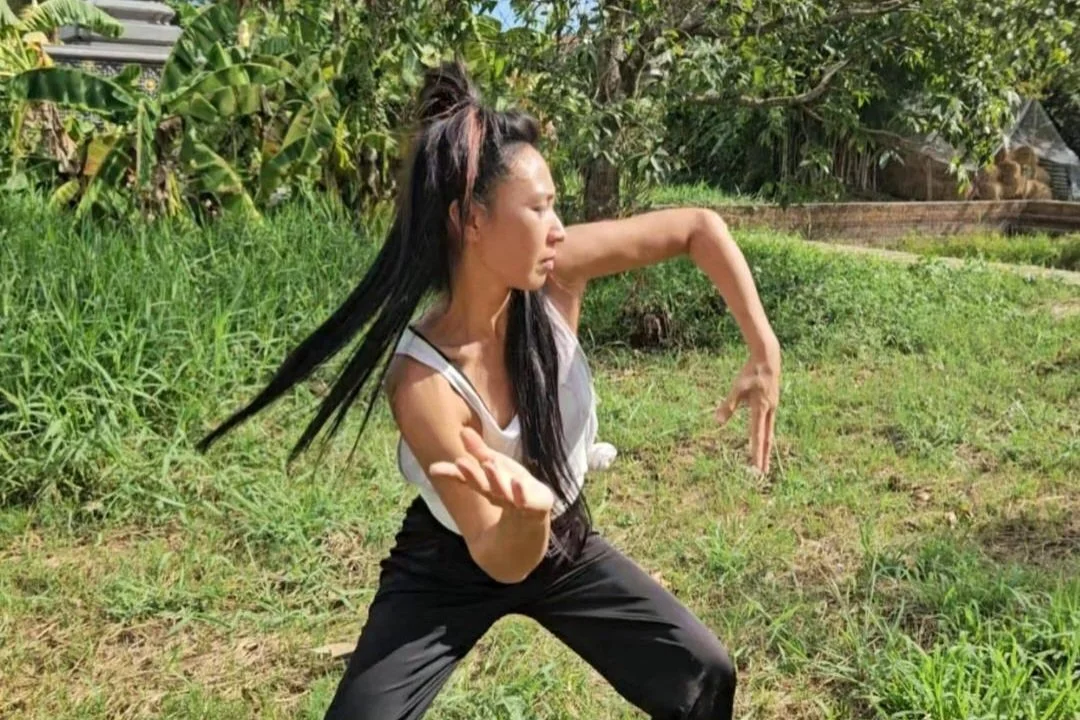 Intuitive-dance-asian-woman-wild-ritual-arts-natural-environment-cambodia-kampot-phnompenh-south-east-asia-france-paris