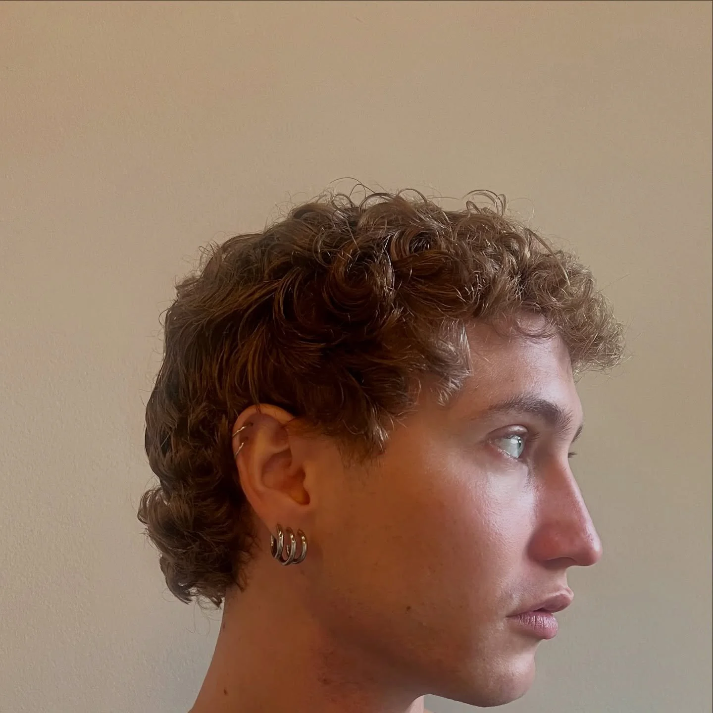 The beautiful MAGNUS. 

I really love spending time with this man. Good giver of advice, astrology and giggles. 

Here I continued cutting with soft forms and shapes to frame the face gently. I kept enough length so it has the ability to be styled di