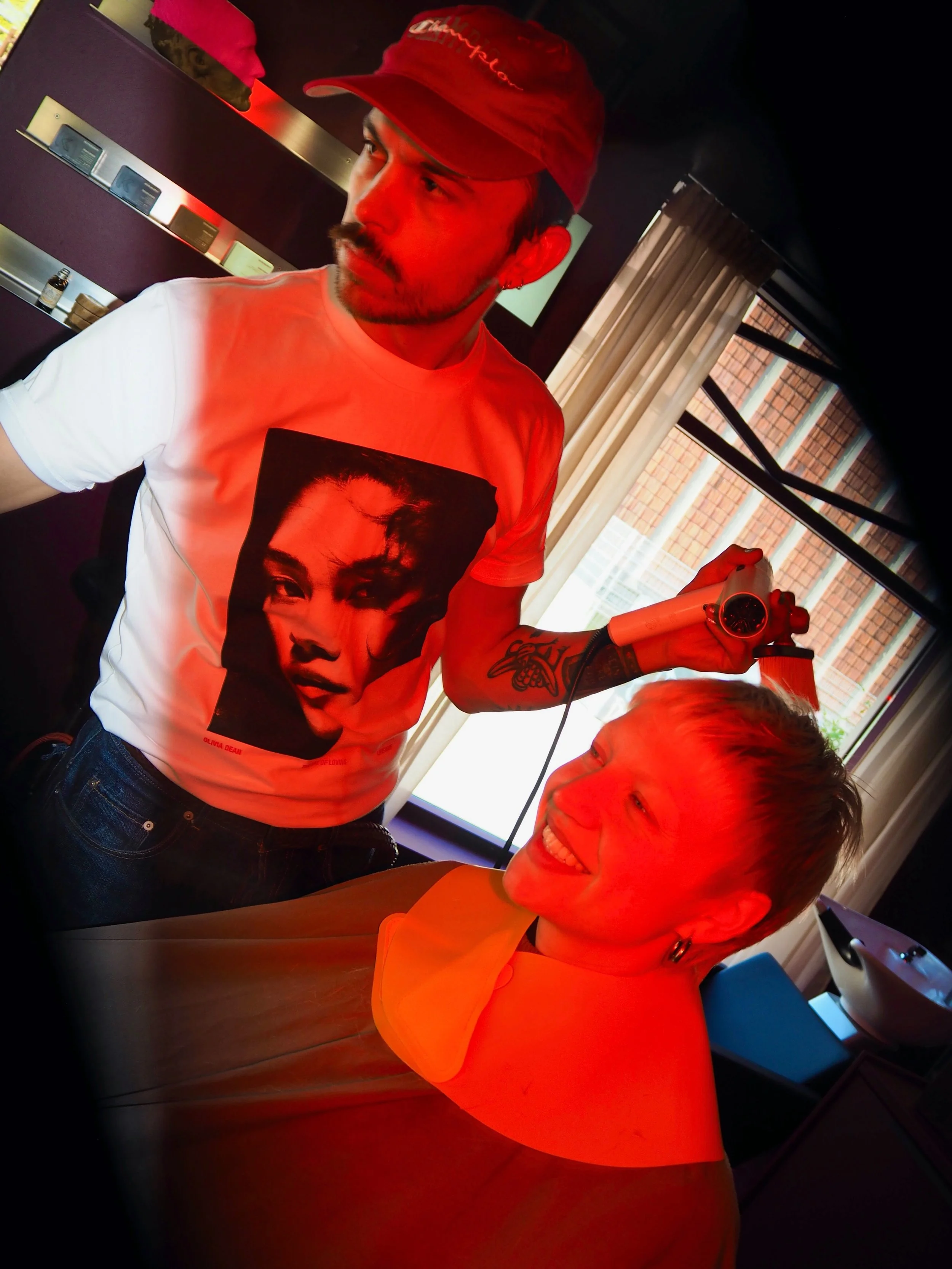 My girl Lisa back from Berlin for a night out to see our favorite Olivia Dean in concert and a quick tidy up. Moving that little pixie into new territory. 📸 @luux // @luux_lab 

#shorthairdocare 
#copenhagen 
#tiltedstudio 
#oliviadean
#pixie