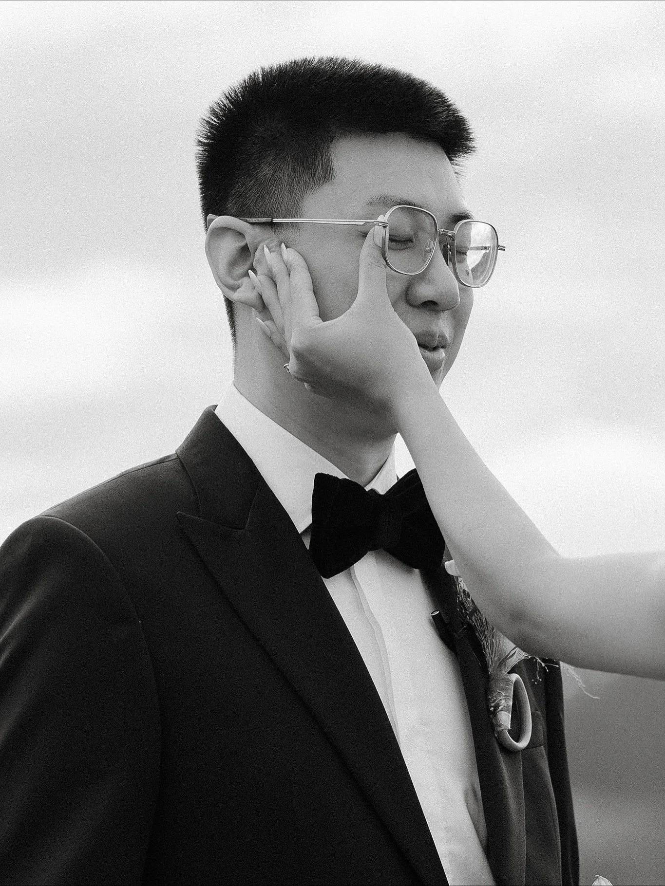 A heartfelt capture of Darren and Julia on their elopement day.
.
Photo &amp; Video: @kailashwedding
Makeup: @zoey.makeup 
.
#kailashwedding #kailashweddingfilm #vietnamweddingphotographer #kailashweddingdanang #danangweddingphotography #danangweddin