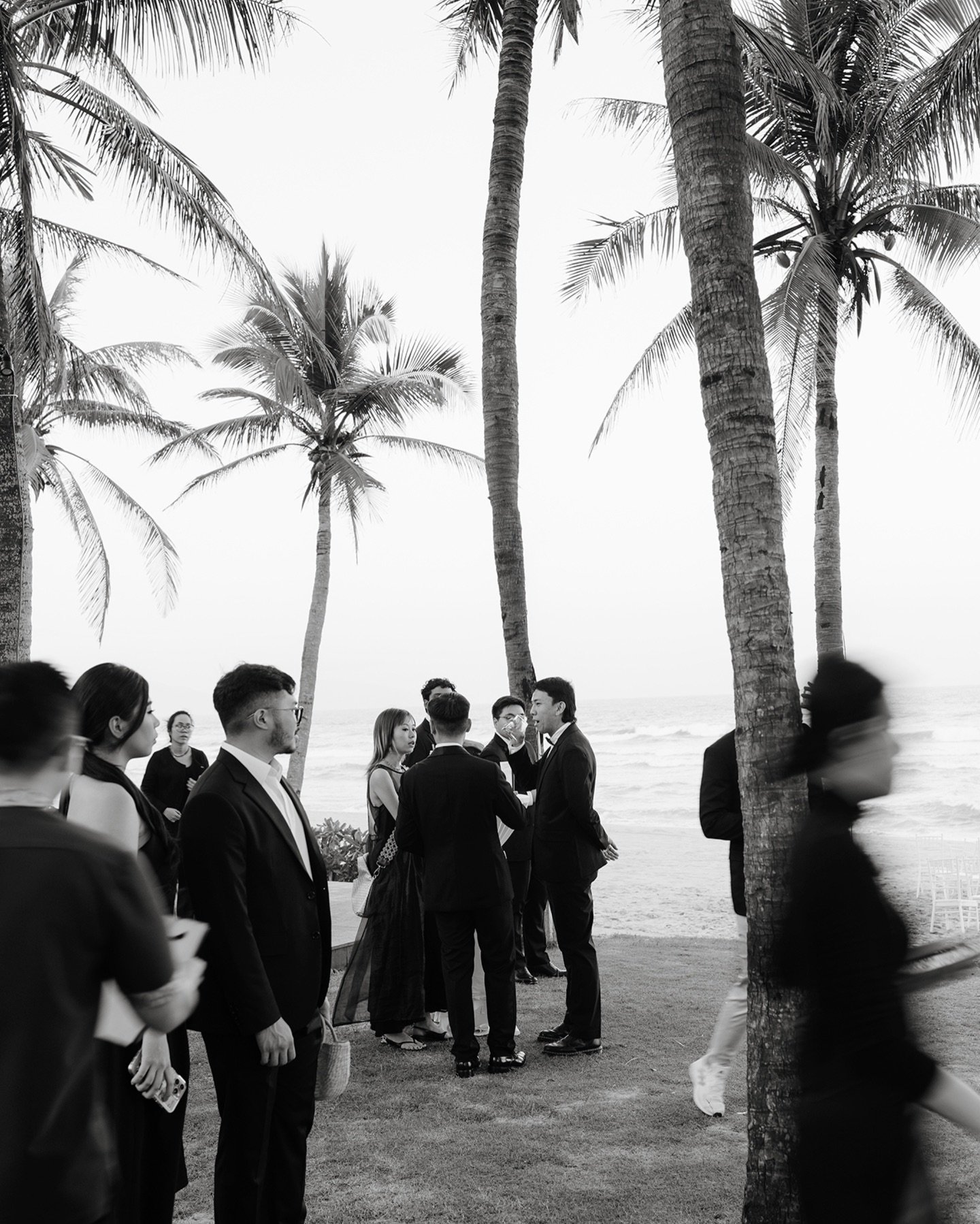 YuYu and Gabriel&rsquo;s wedding was gentle and joyful, with a warm family spirit. We joined their celebration as friends, allowing us to capture genuine and free spirited moments.
.
Photography: @kailashwedding
Wedding Planner: @themuse.planners 
Vi