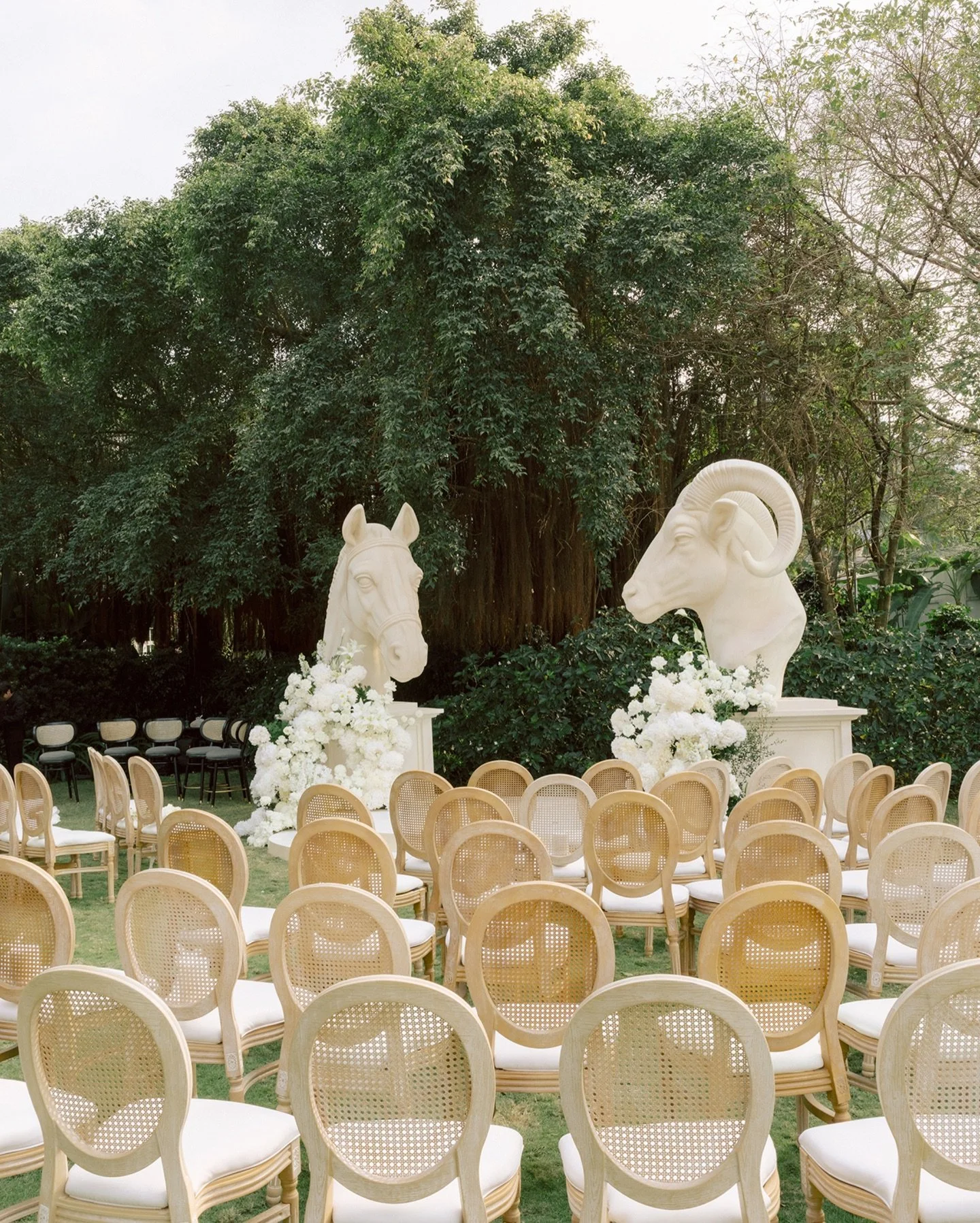 Chi Nhu and anh Khoa trusted and chose Kailash four years ago, even though many of their wedding plans were delayed and had to change along the way. Yet she still kept her trust in us and continued to choose our team. This is a happiness that we trul