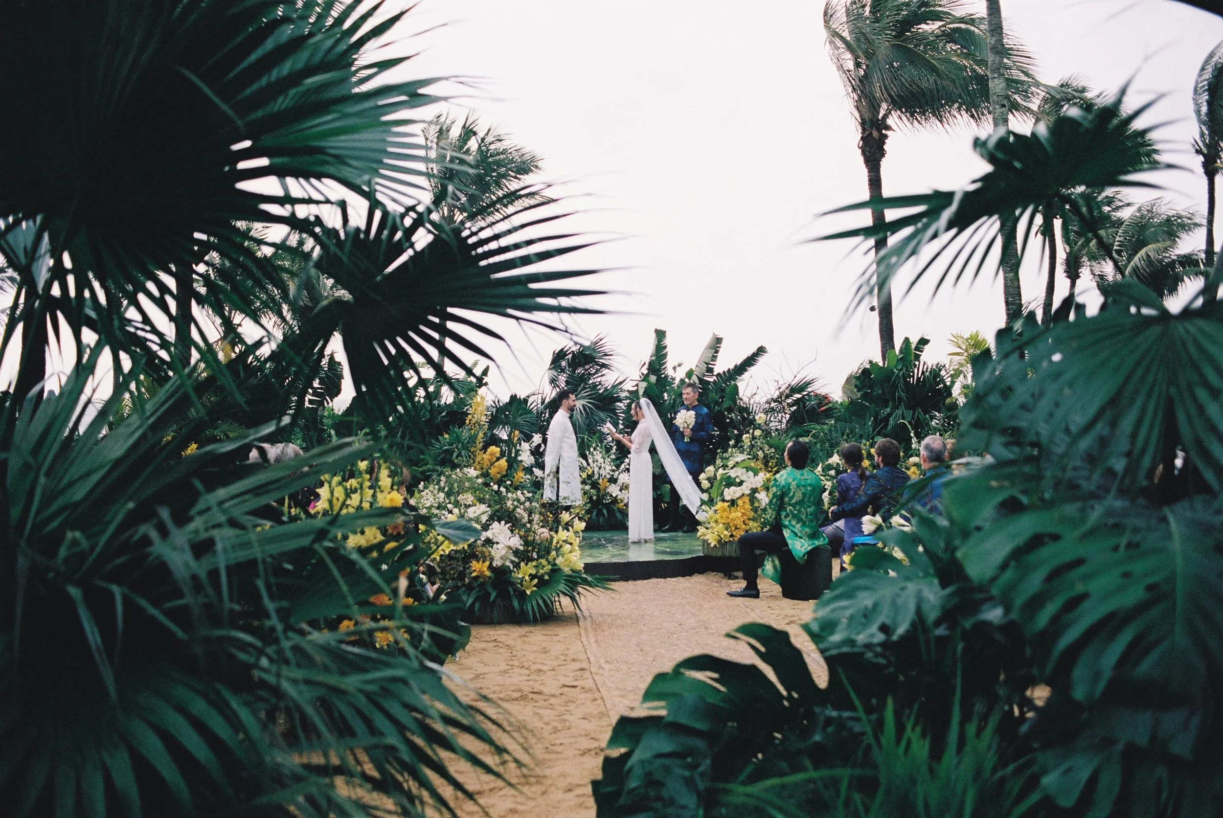 DES NICOLE & SPENCER_F068.JPG