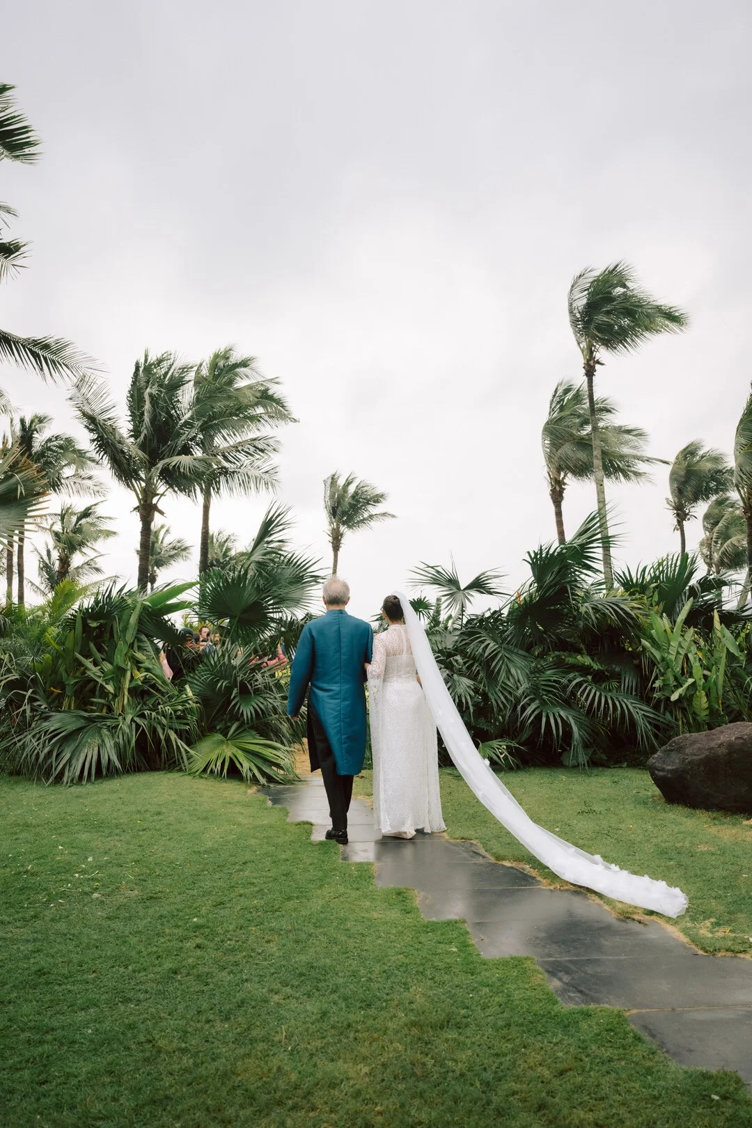 DES NICOLE & SPENCER_05198.JPG