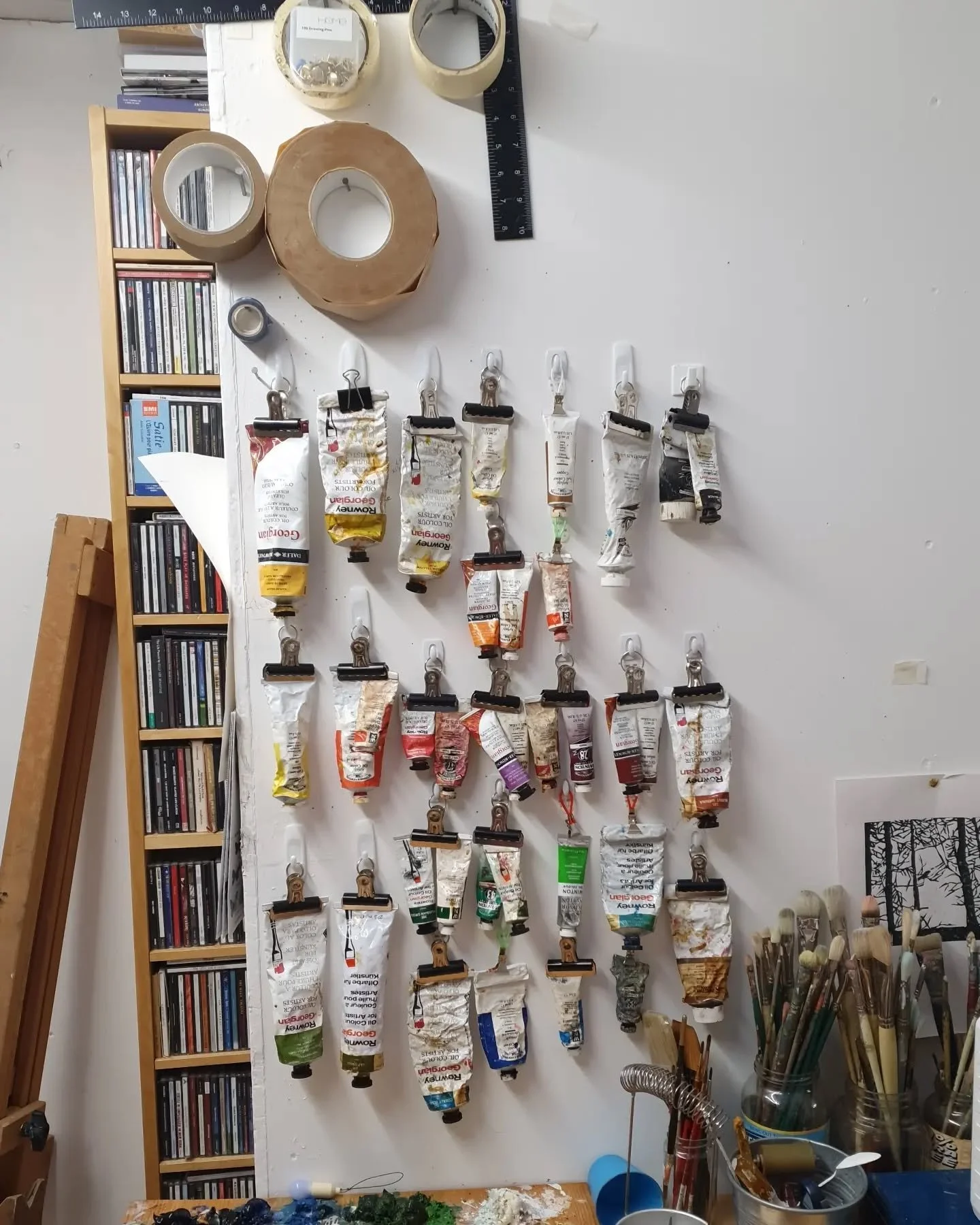 I've got a week off this week so I'm spending some more time reorganising and sorting my studio. This was very satisfying! I'm getting to a point I can come in and get some work done 😀