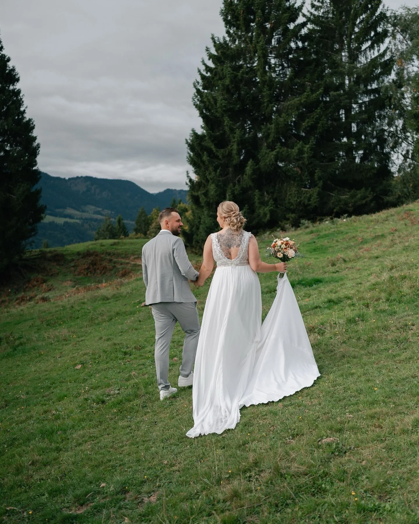 &ldquo;To see your friends find the love they deserve. &rdquo;💫 #wedding #hochzeitallg&auml;u #weddingphotography #hochzeitsfotograf