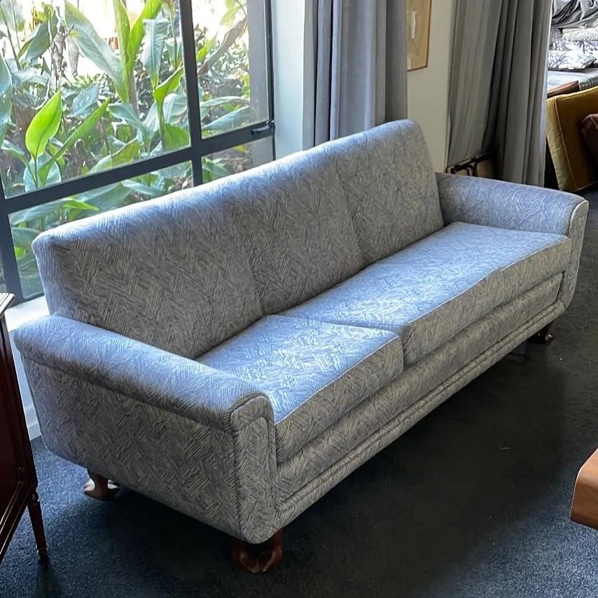We love being able to give new life to our clients favourite antiqe furniture items. Look how well this couch turned out, it now brings the perfect modern touch to the room 🎀

#homedecor #interiors #textiles #interiordesign #bedroom #house #furnitur