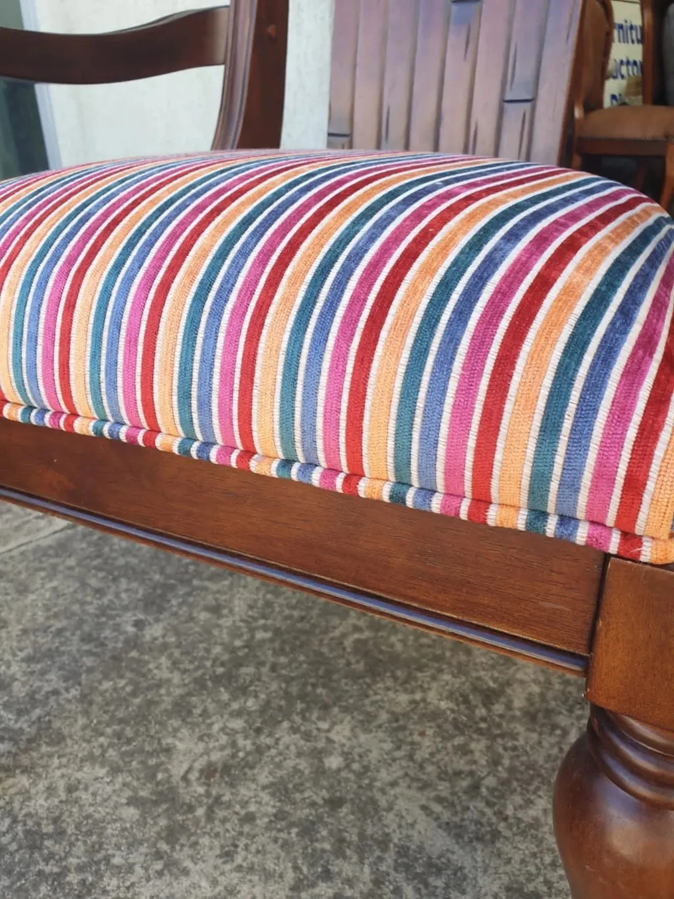 Now this is eye catching! 🤩

Our client wanted to bring some livliness and character to their space and I think we nailed it with upholstering their dining chairs in this bright fabric! 🌈

#homedecor #interiors #textiles #interiordesign #bedroom #h