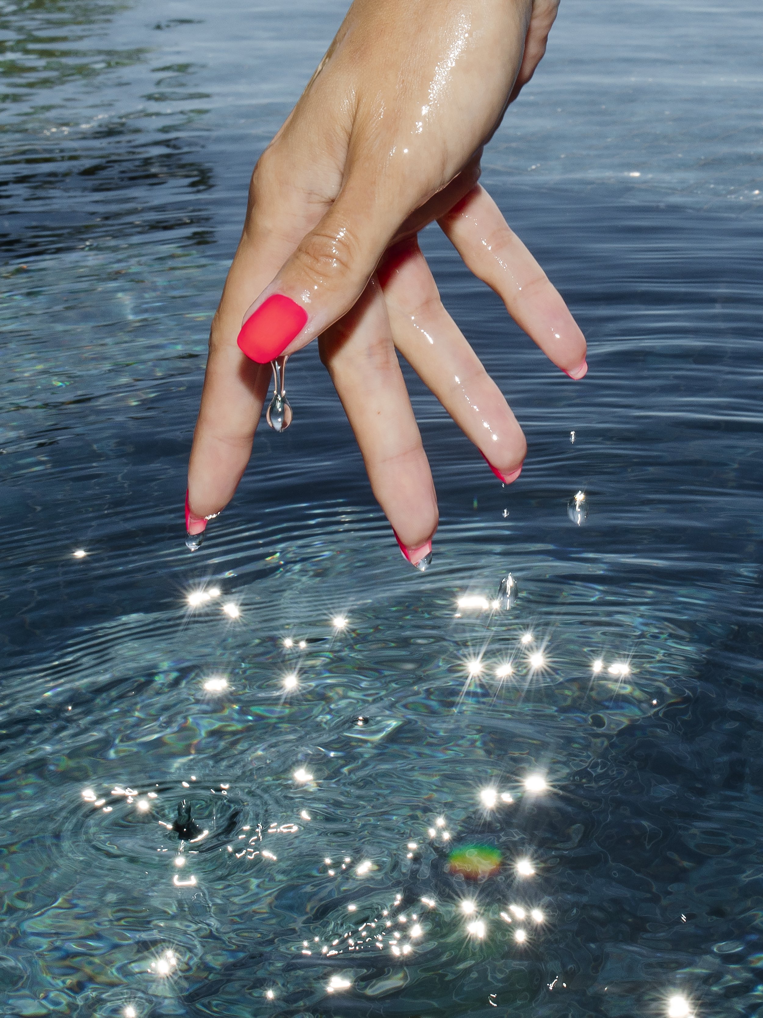 Why Everyone’s Obsessed with the Girl Who Never Shows Her Face