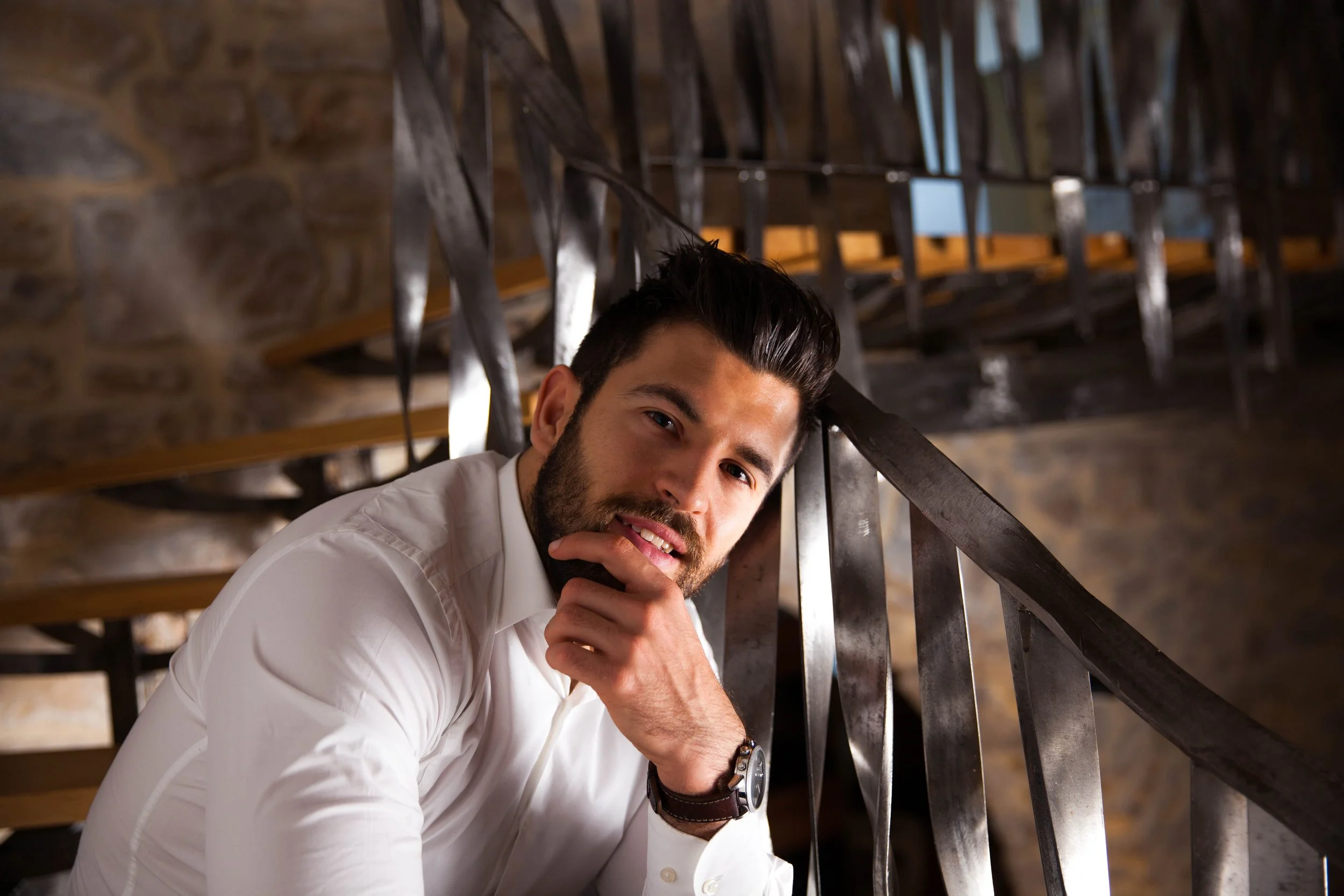 Fotoshooting in modernem Interieur im Domaine de Monteils