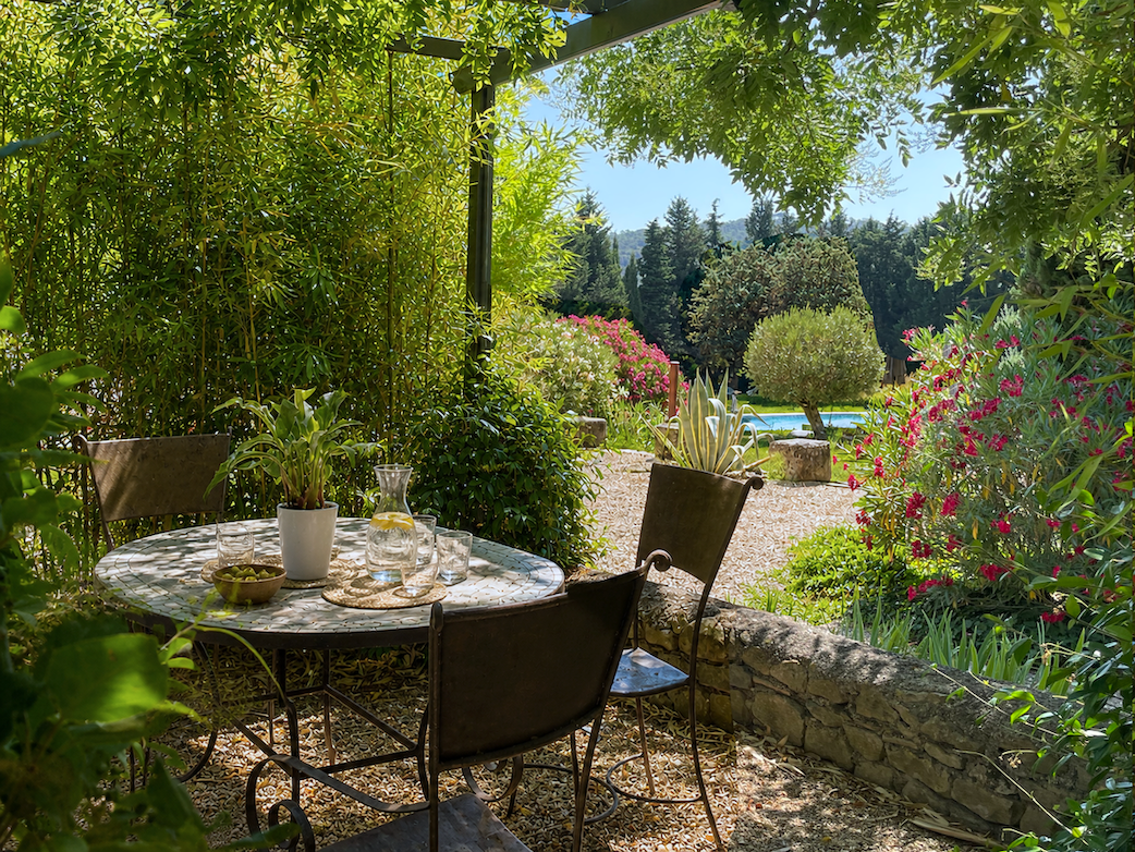 hideaway-fuer-zwei-mit-pool-und-luxus-camargue.jpg