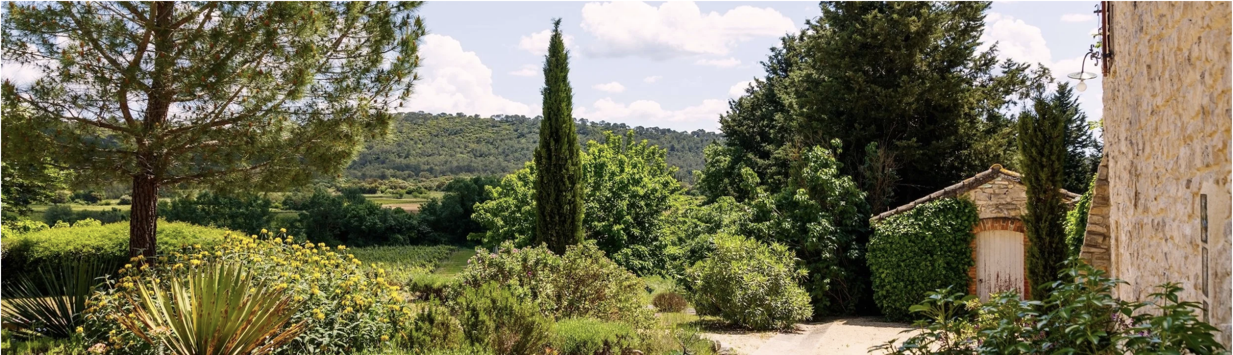 Arbeiten im Homeoffice in einer luxuriösen Ferienwohnung in Südfrankreich. Ruhe, Natur und mediterrane Landschaften rund um das Domaine de Monteils nahe Uzès, Nîmes und den Cévennen – ideal für Langzeitaufenthalte.