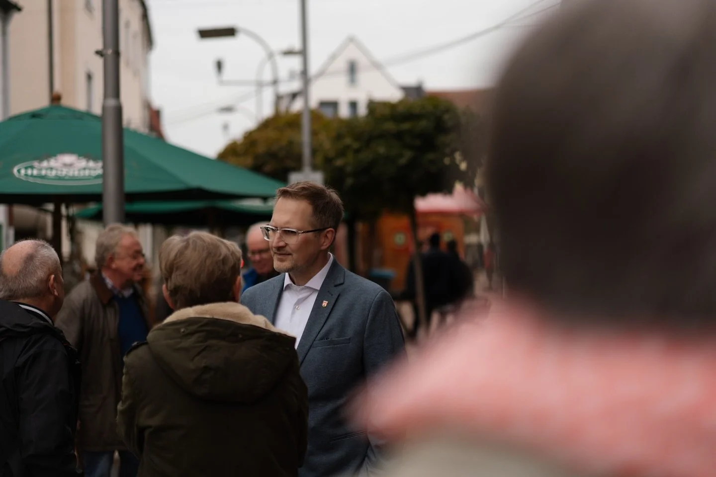 Was Demokratie ausmacht? Miteinander reden, auch wenn man nicht immer einer Meinung ist.
Gestern beim Demokratiemarkt am Schrannenplatz war genau das zu sp&uuml;ren &ndash; Danke an alle, die vorbeigeschaut und mitgewirkt haben! 

#Demokratie #Neubur